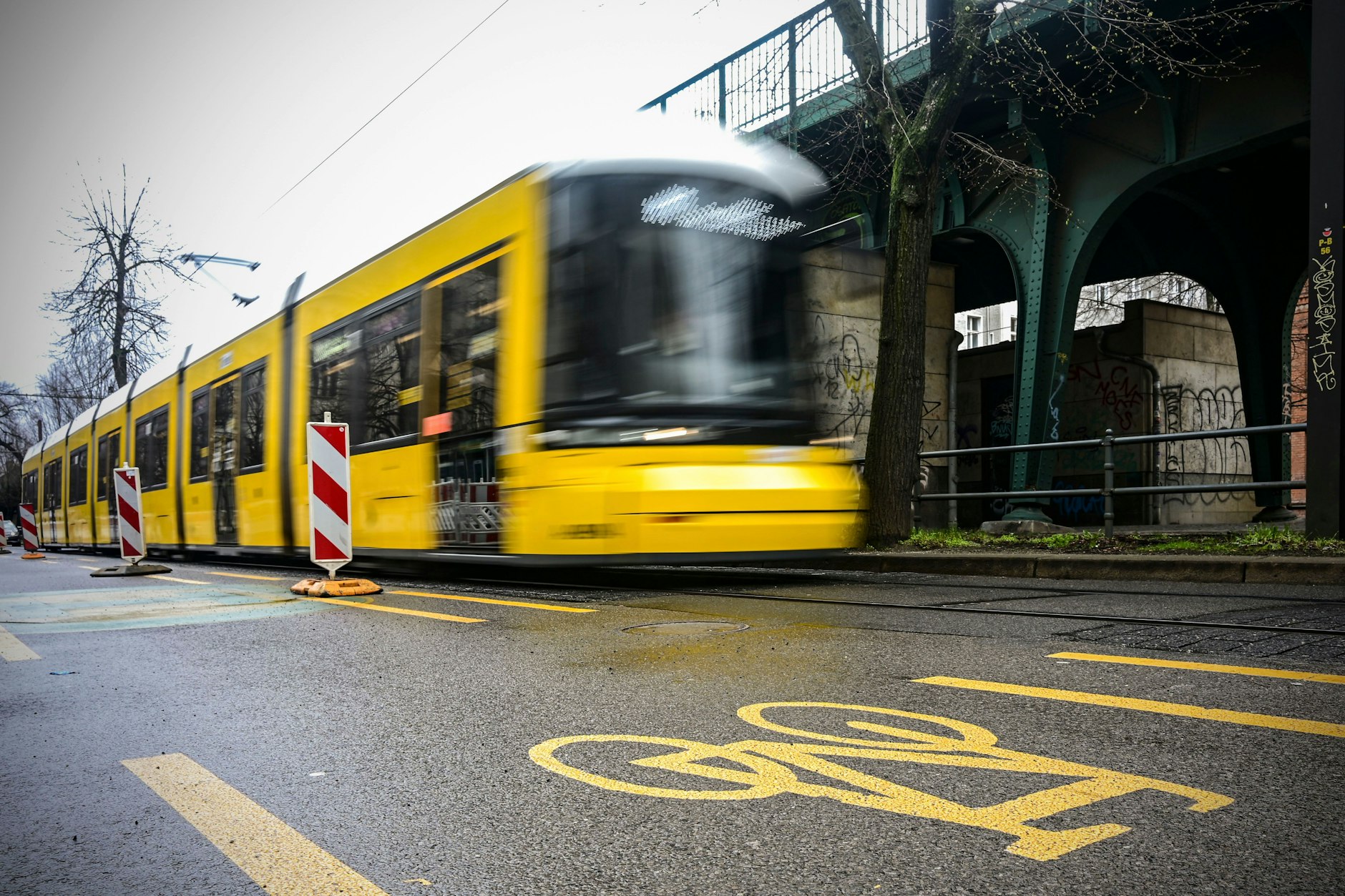 Die M1 ist zwischen Eberswalder Straße und Schillerstraße/Rosenthal Nord unterbrochen.