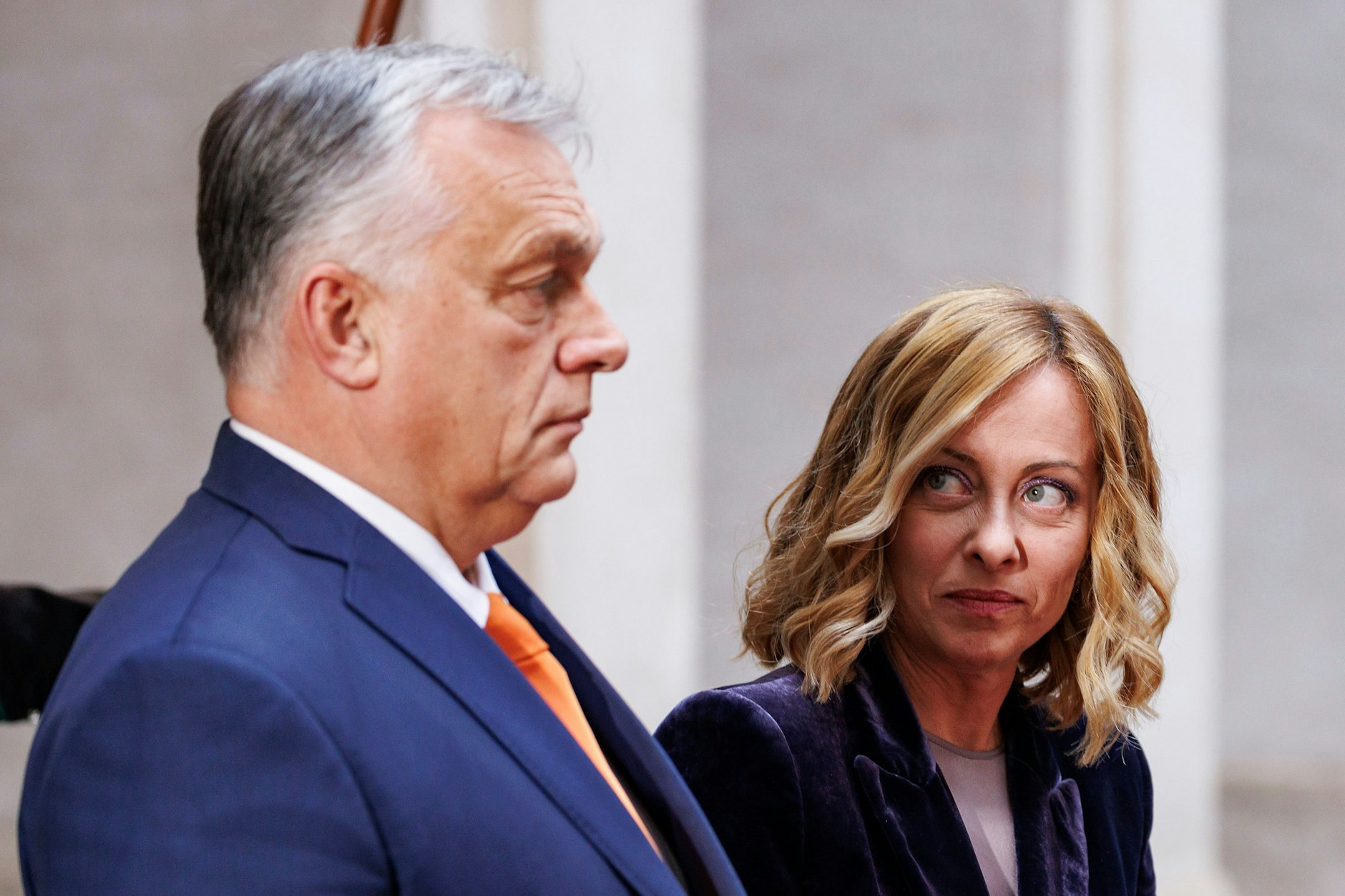 Die EU bekommt Gegenwind: Ungarns Viktor Orbán (l.) und Italiens Giorgia Meloni sorgen in Brüssel für eine hitzige Debatte.