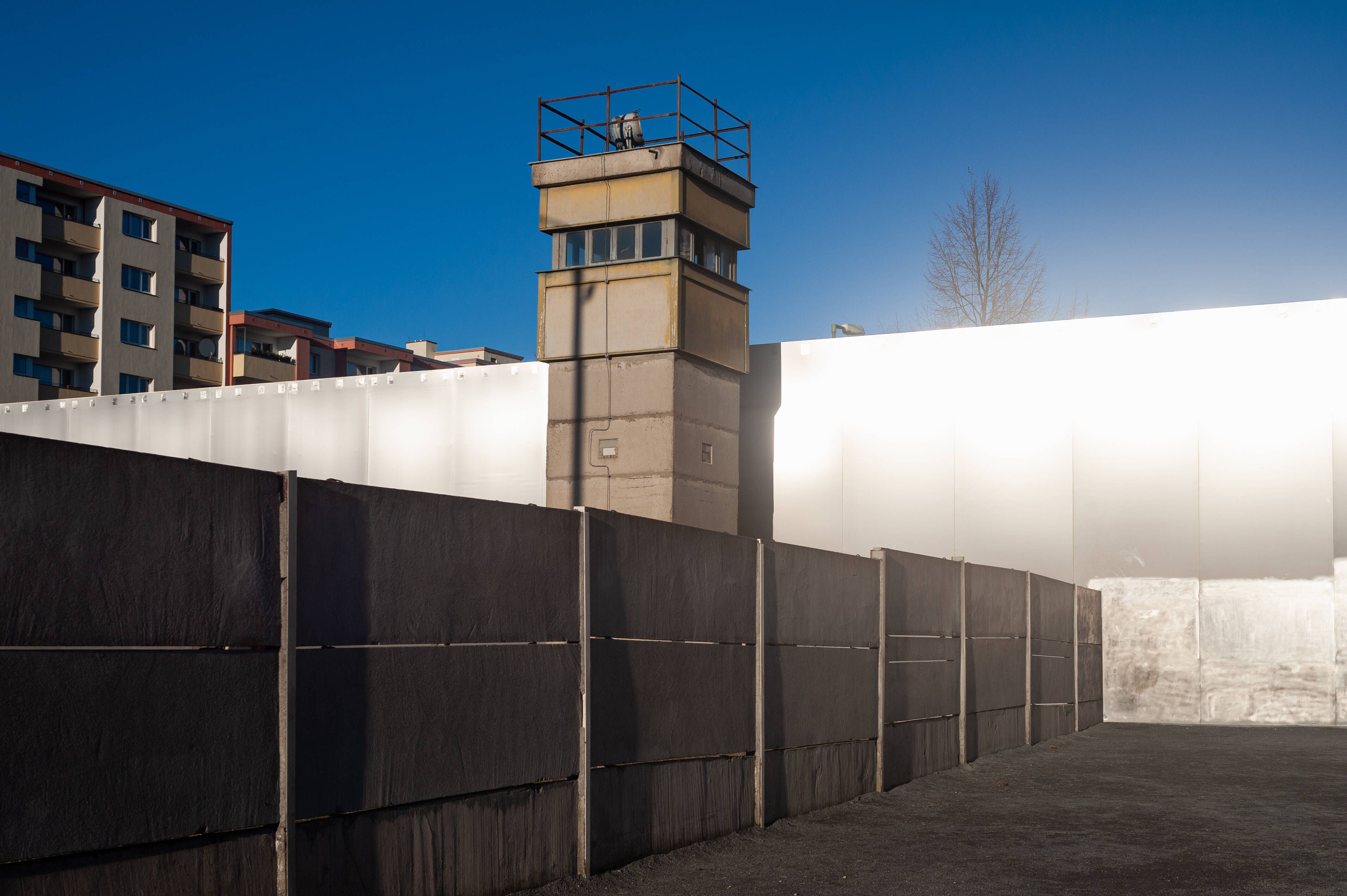 Irrer Plan: AfD-Politiker will die Mauer für Ostdeutschland zurück!