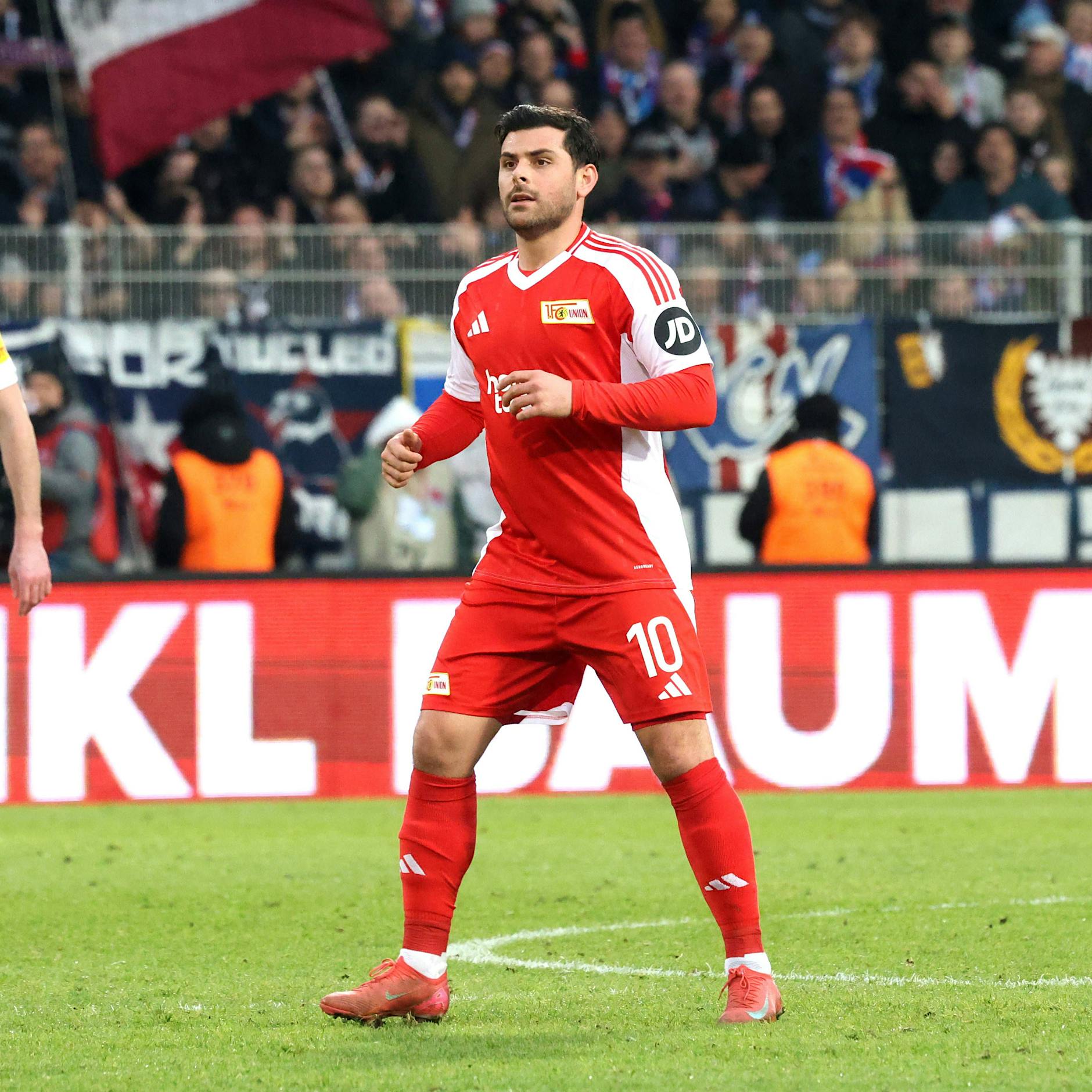 Volland vollschlank? Fans des 1. FC Union spotten über Stürmer!