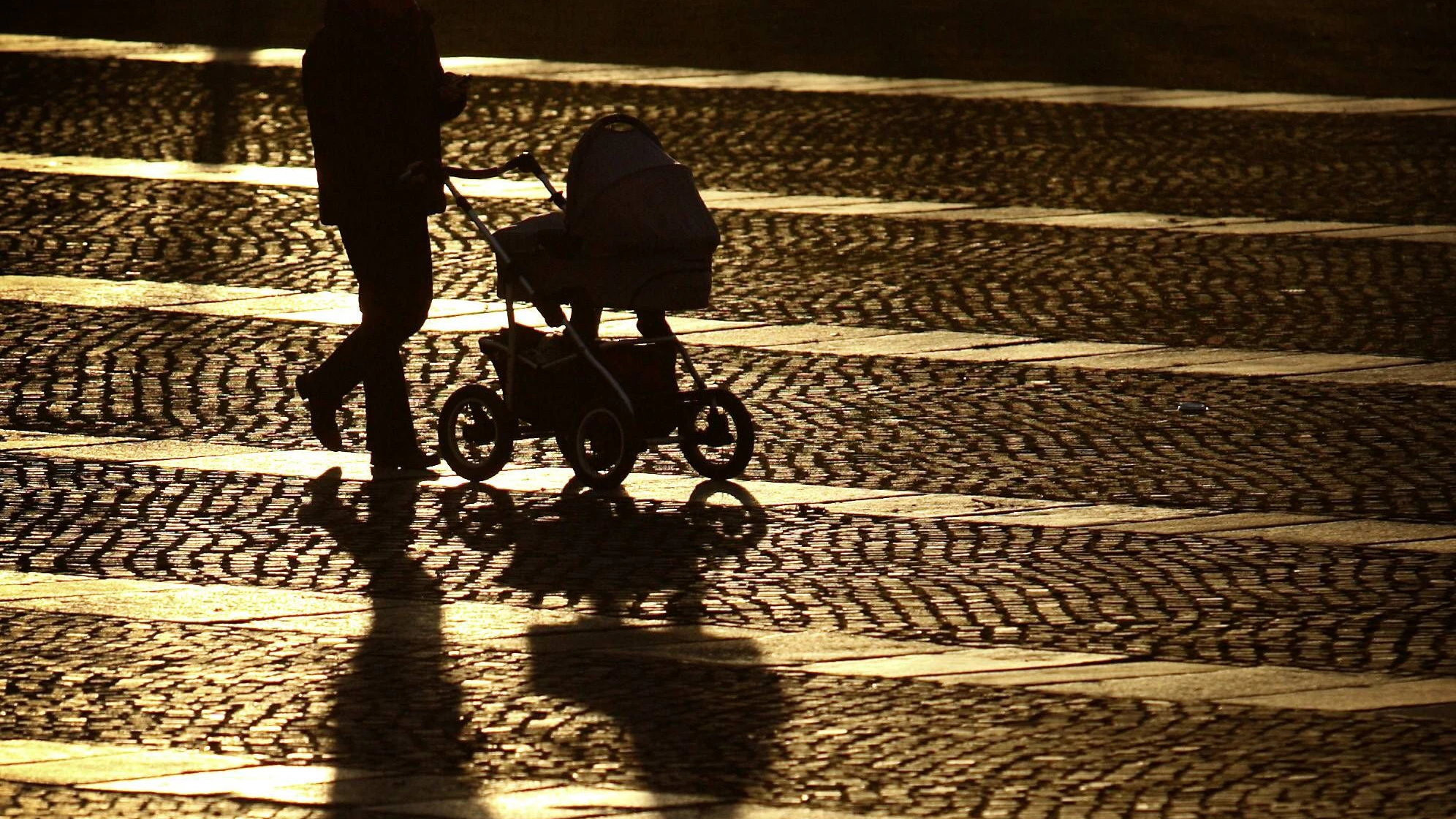 Eine Mutter aus Cuxhafen wollte ihr Baby über Kleinanzeigen verschenken. (Symbolbild)