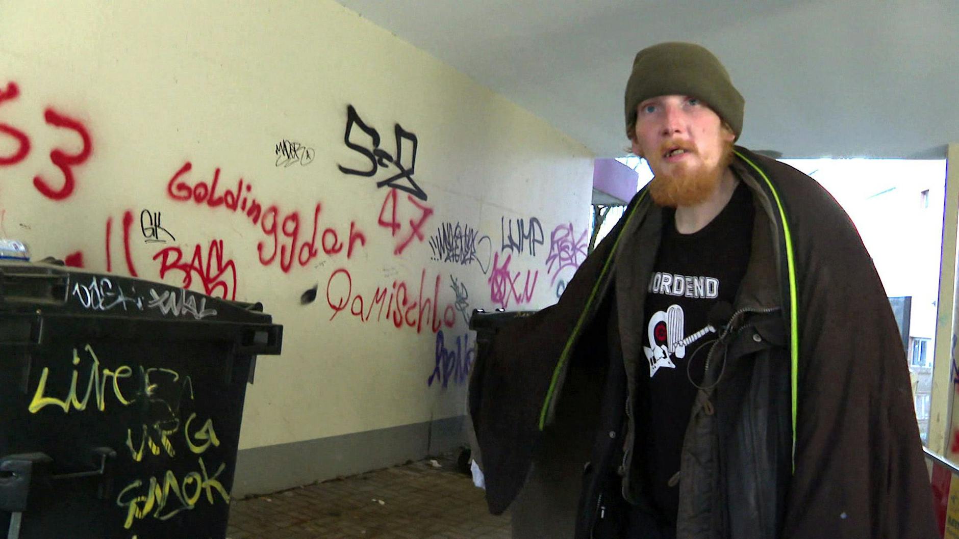 Jan ist immer auf der Suche nach dem nächsten Schuss. Seit zehnJahrennimmt er Heroin, brach schon in einen Supermarkt ein, um an Geld zu kommen.