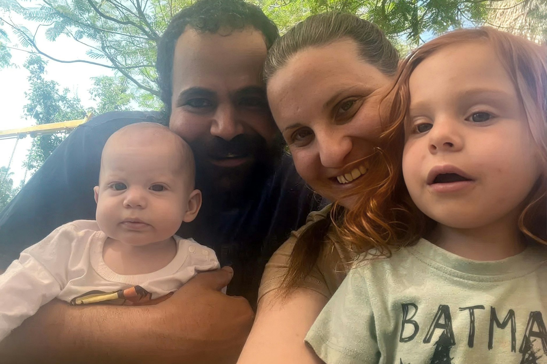 Yarden Bibas mit seiner Frau Shiri (32) und den Söhnen Ariel (4) und Kfir (10 Monate).