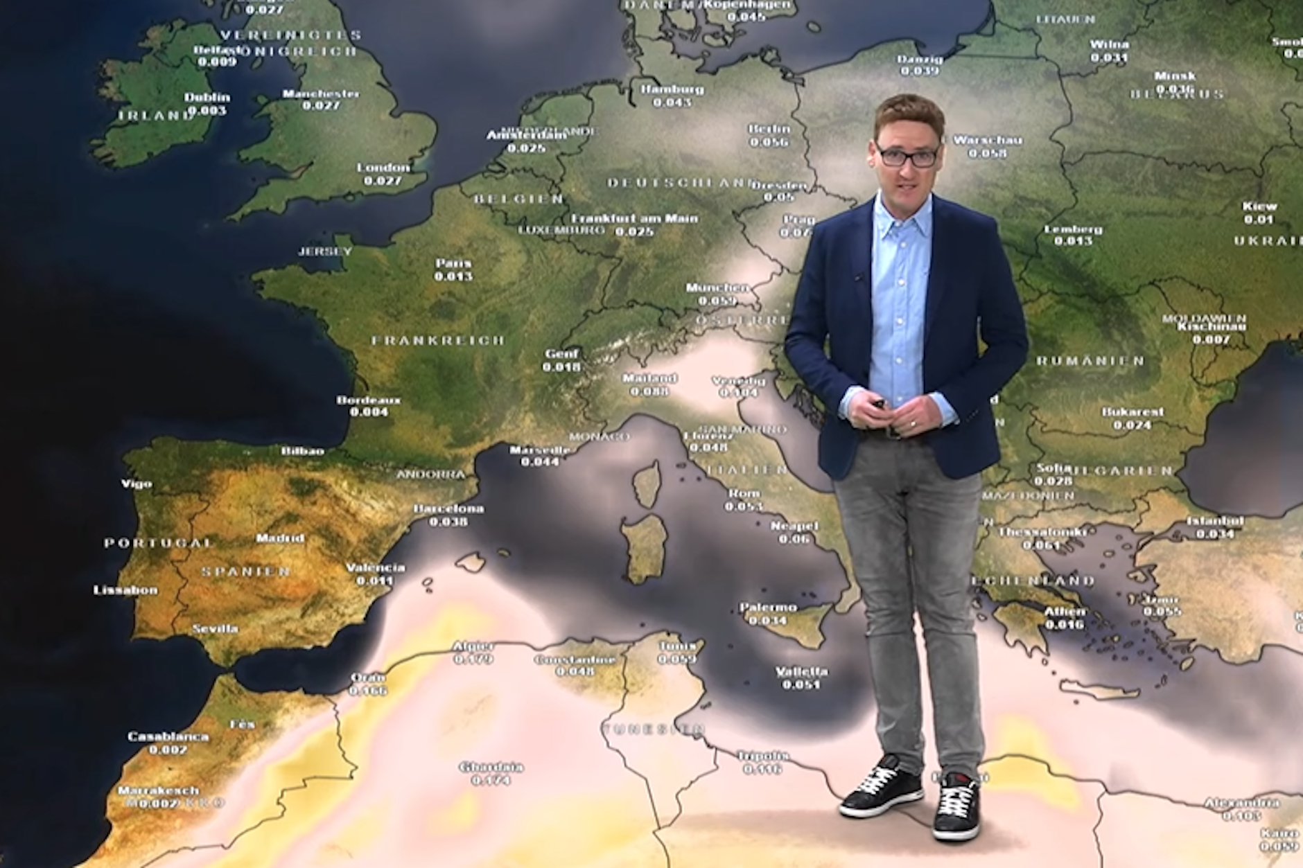 Nicht nur warm ist es im Moment, das Wetter ist auch von Saharastaub geprägt, erklärt Experte Dominik Jung.