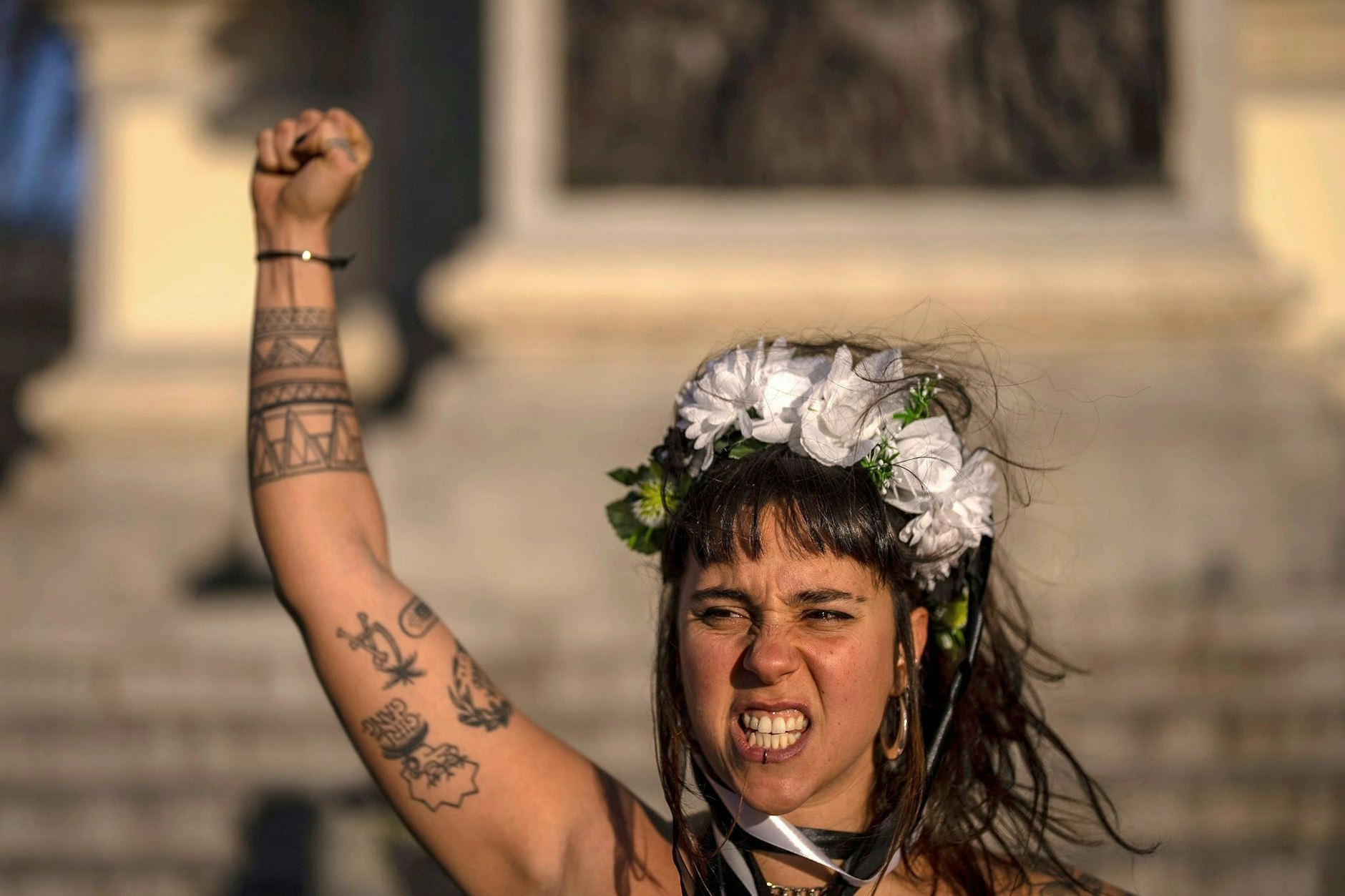 Ein Mitglied der feministischen Gruppe Femen protestiert gegen die steigende Zahl von Frauenmorden in Spanien.