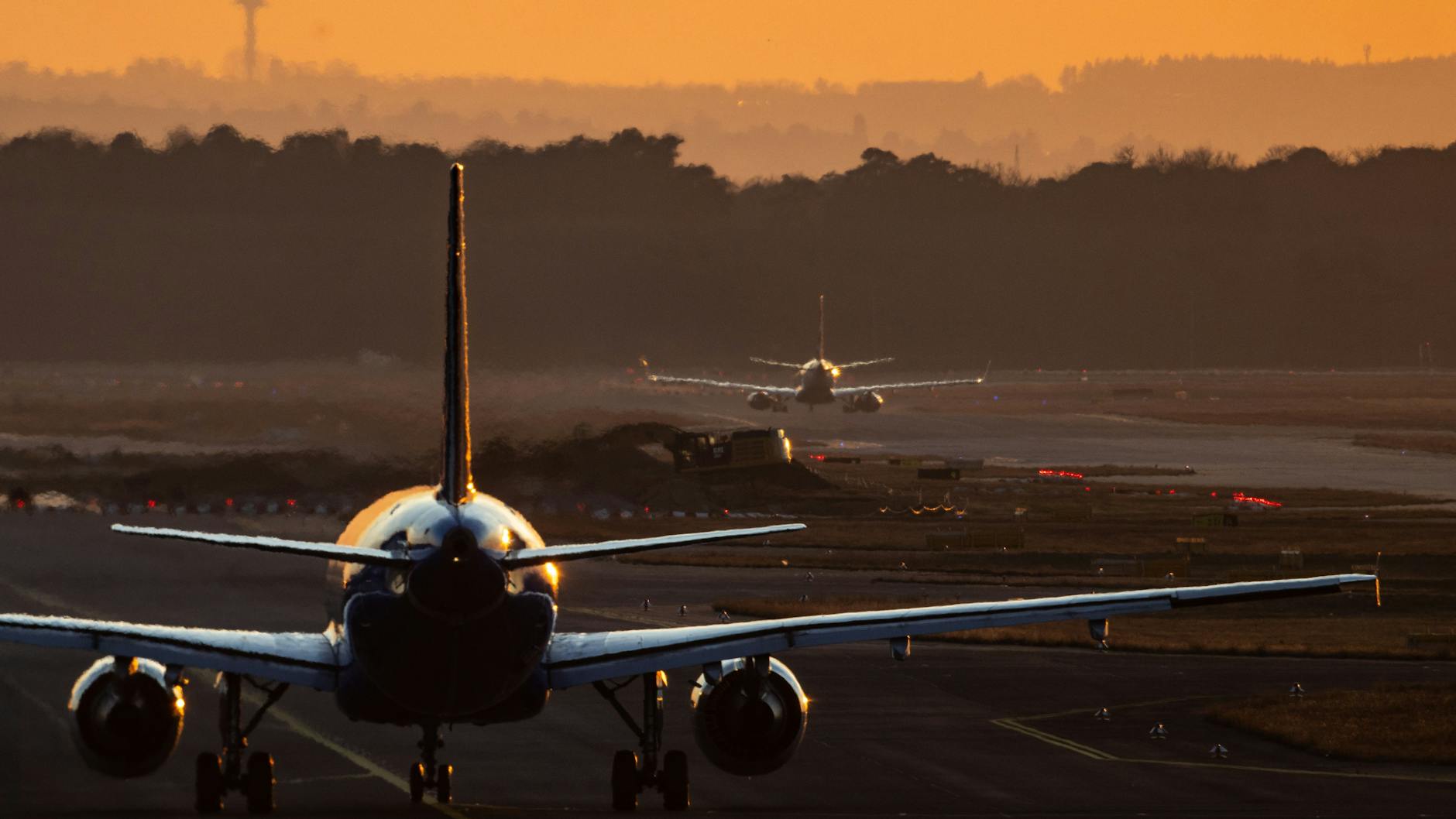 Auch am Flughafen in Frankfurt bleiben die Maschinen am Montag am Boden.