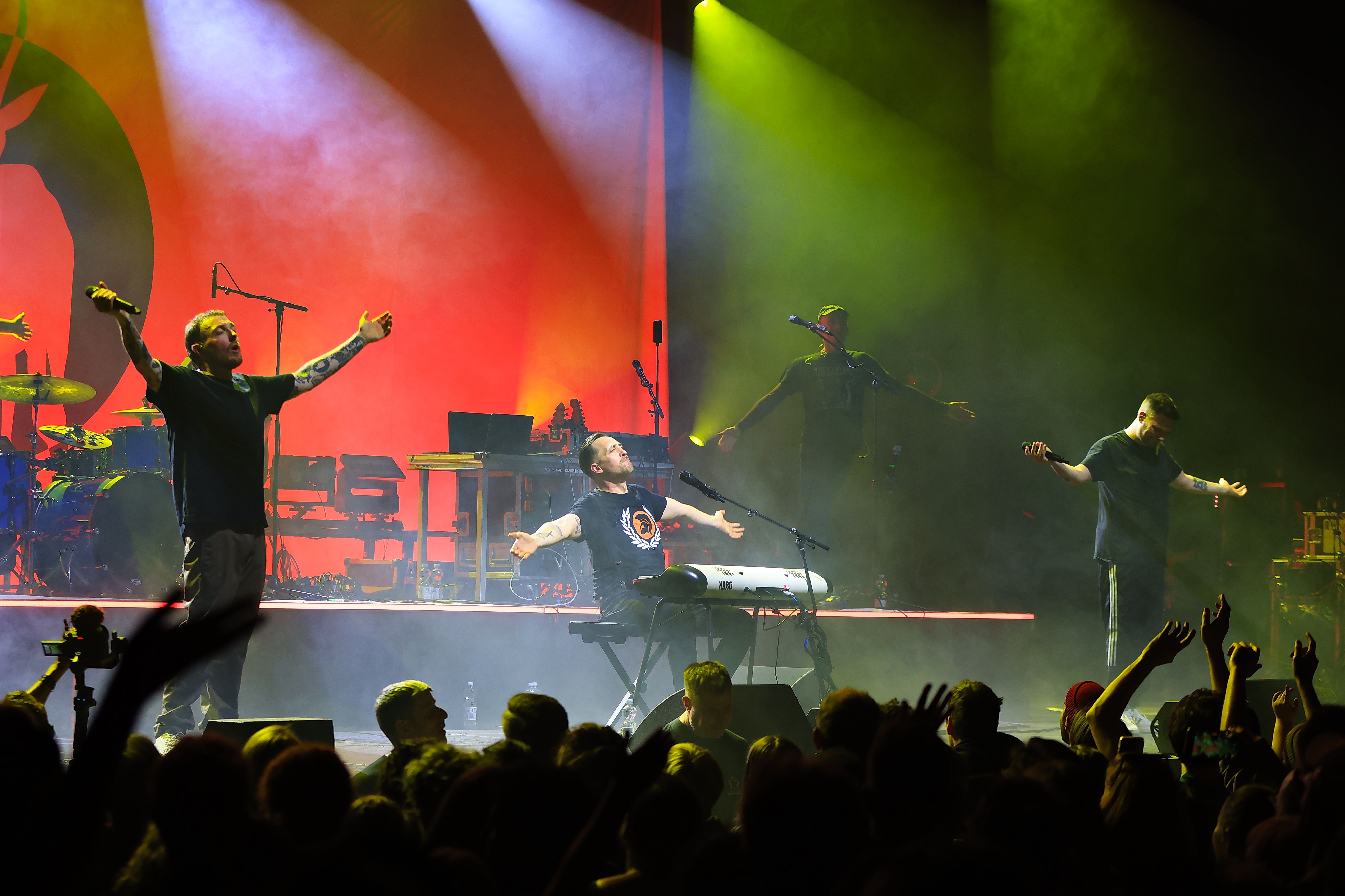 Die Antilopen Gang in der Berliner Columbiahalle: „Mittelfinger hoch für alle Faschisten auf der Welt“