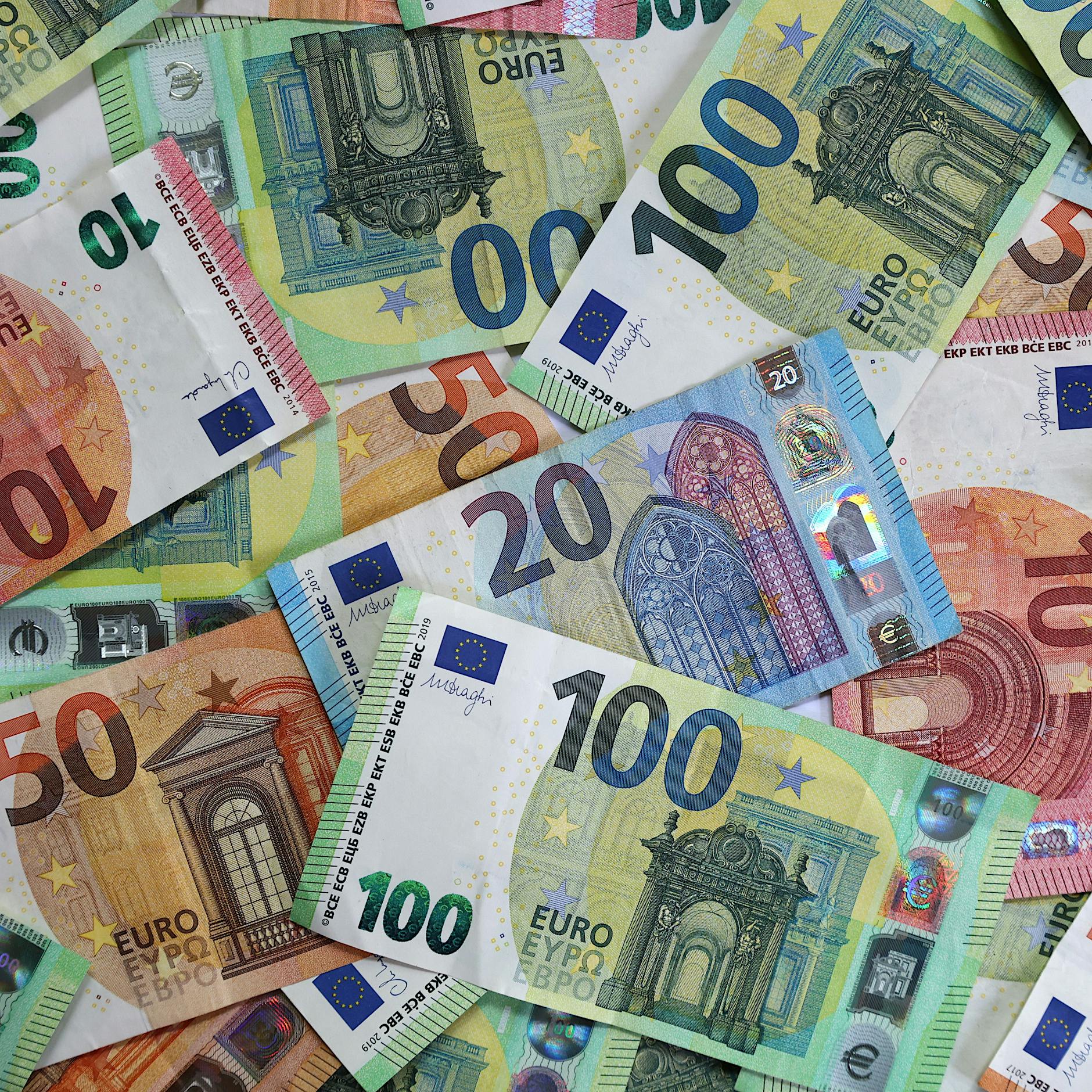 Morgens, halb zehn in Deutschland: Sondervermögen im Kühlschrank gefunden