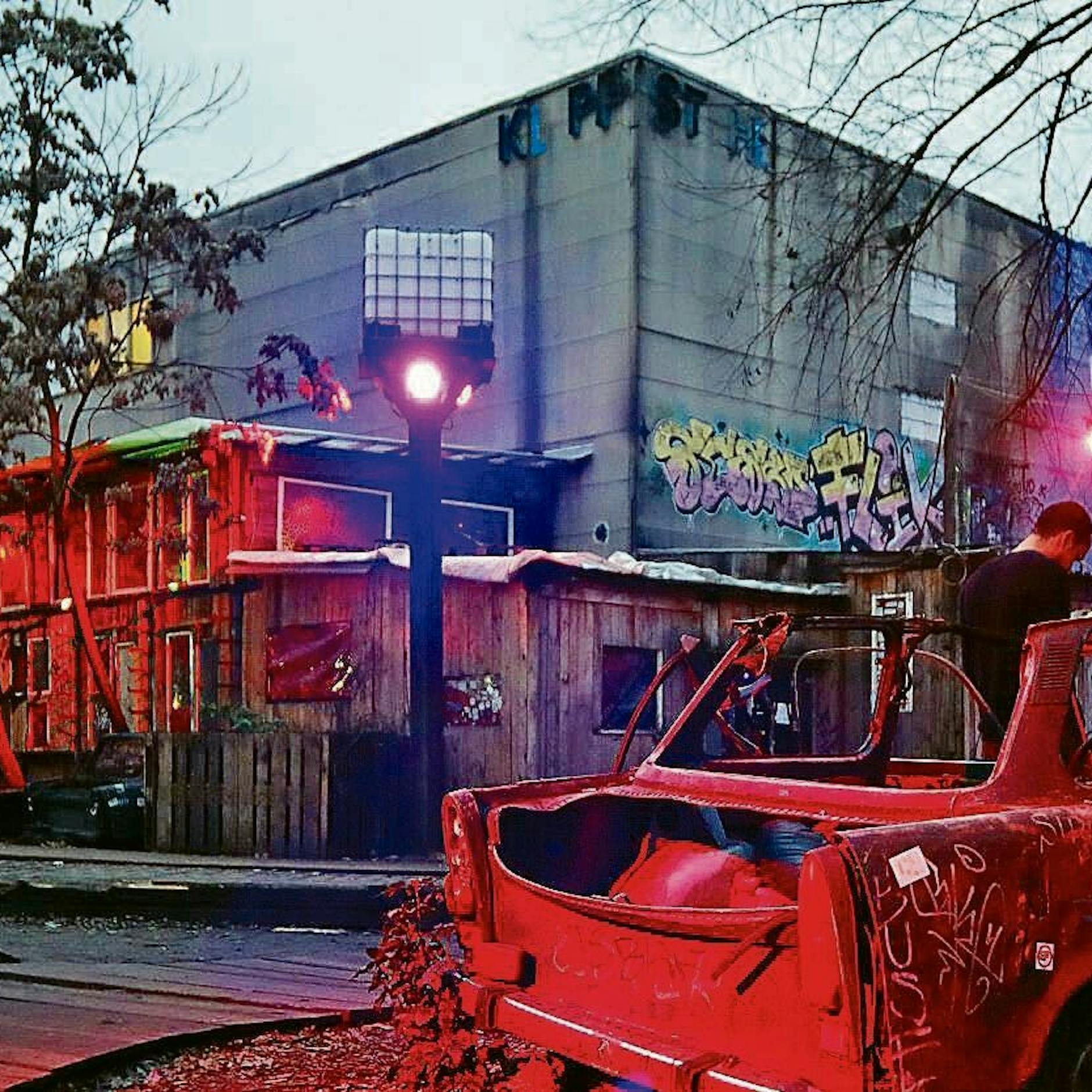 Image - Protest-Grabstein für ehemalige Griessmuehle in Neukölln: „Berlin wird glattgebügelt“