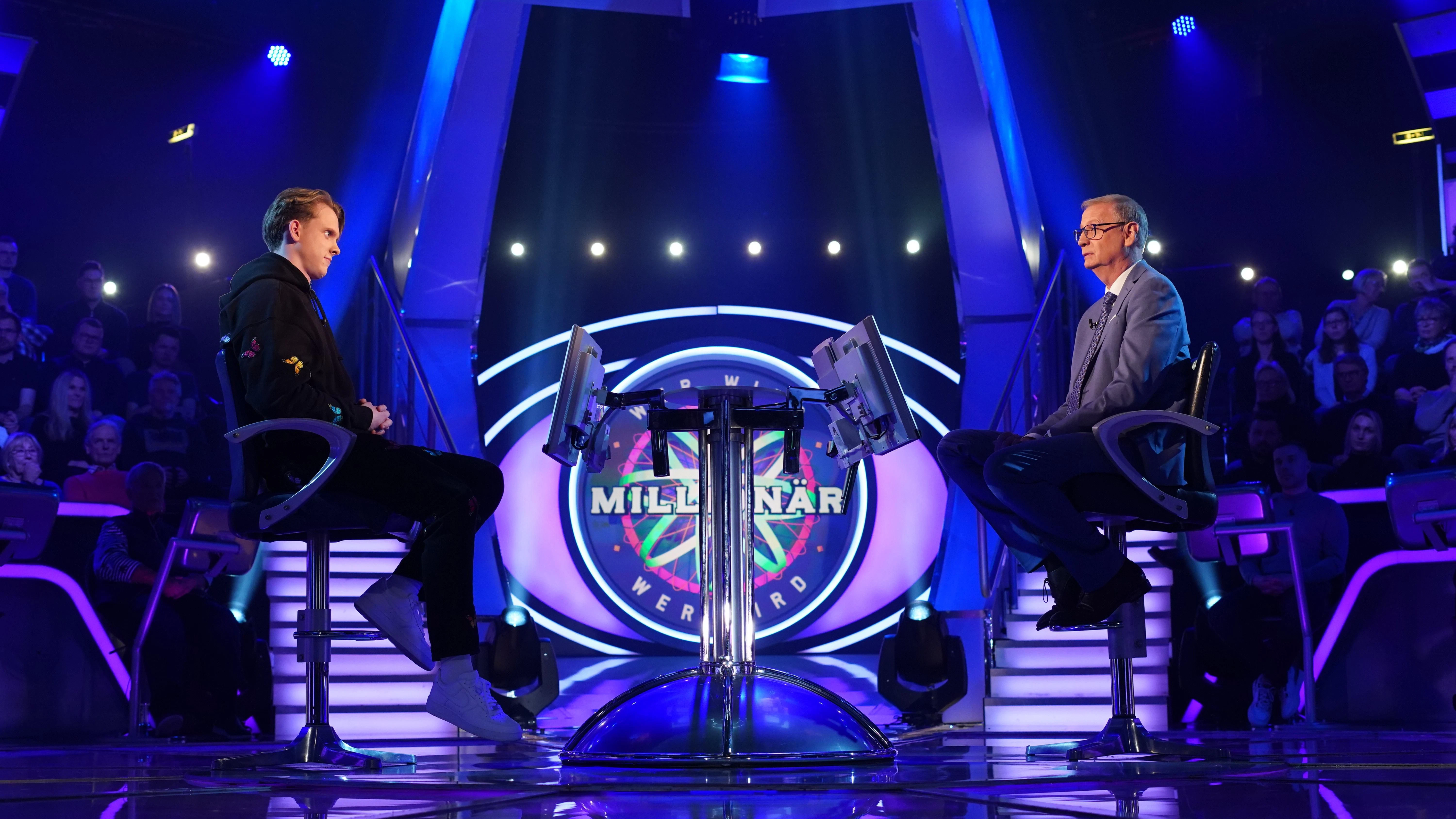 Denis Zidin und Günther Jauch im Studio von „Wer wird Millionär?“. Für den 20-Jährigen hat sich mit der Teilnahme ein Kindheitstraum erfüllt.