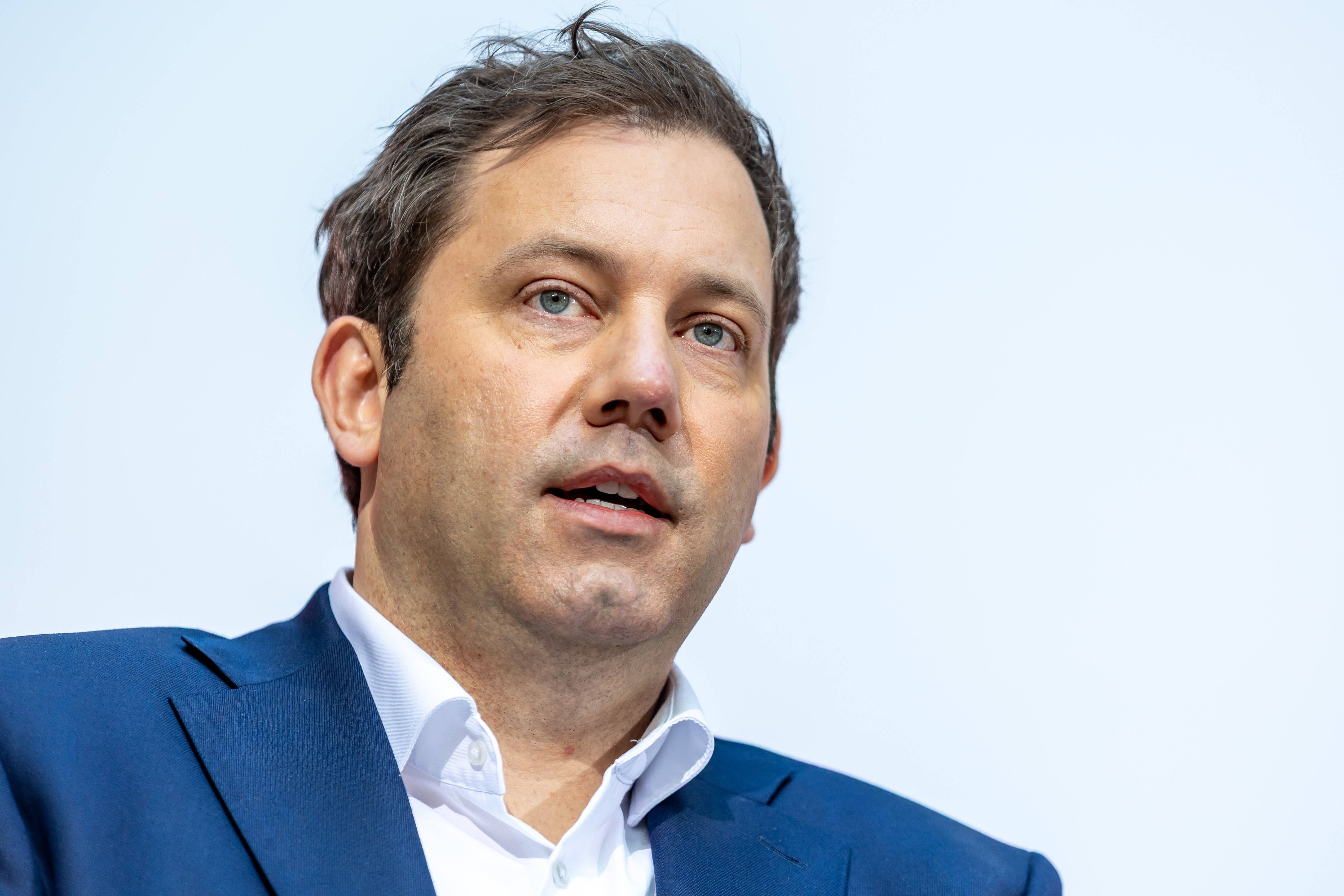 Klar rechtsextremistisch“: Lars Klingbeil will schnelles Verbot der AfD