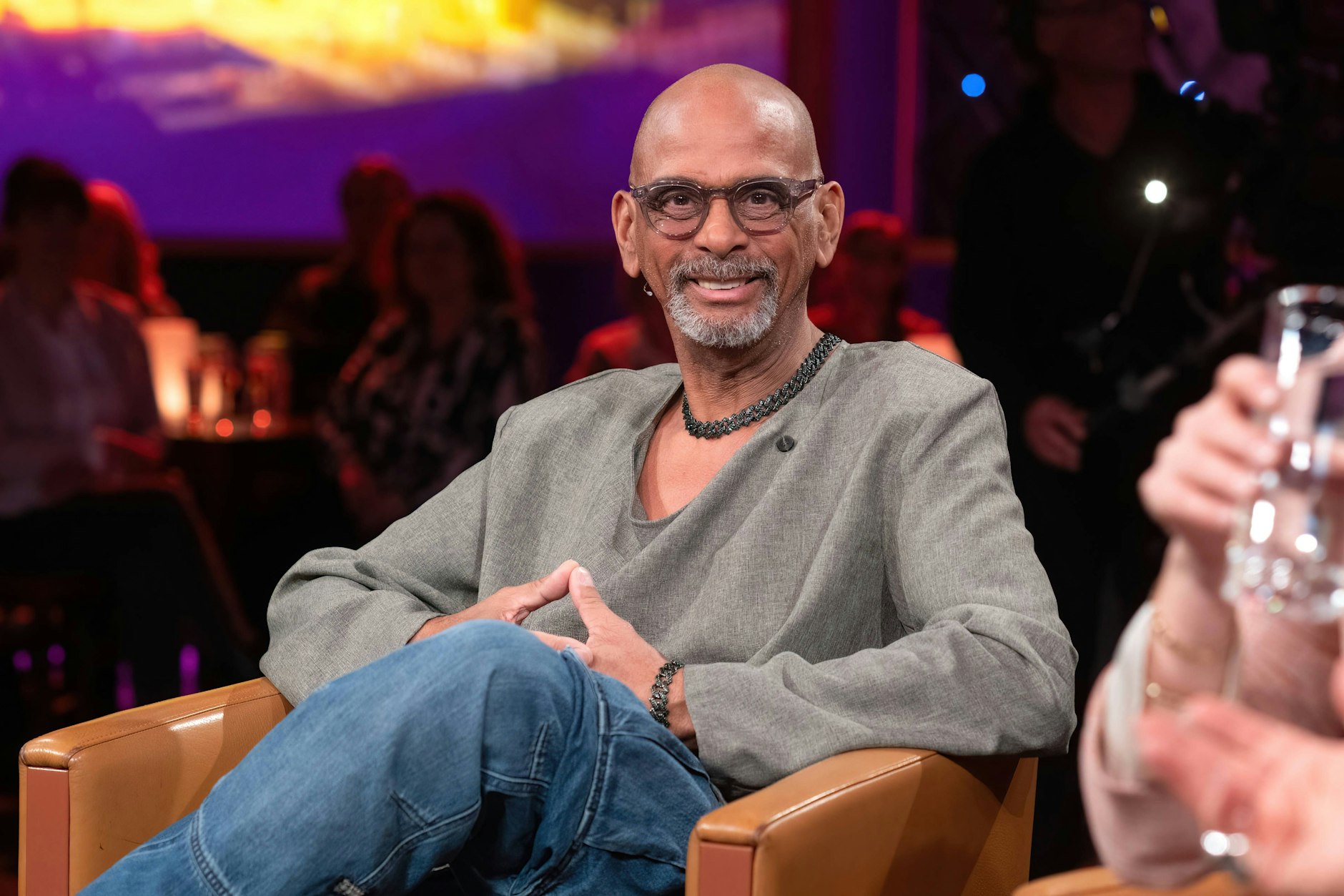 Pierre Sanoussi-Bliss äußerte sich jetzt auf dem Riverboat im MDR zu seiner Teilnahme beim Dschungelcamp - und verriet, dass die Arbeit als Schauspieler für ihn in der DDR leichter war.