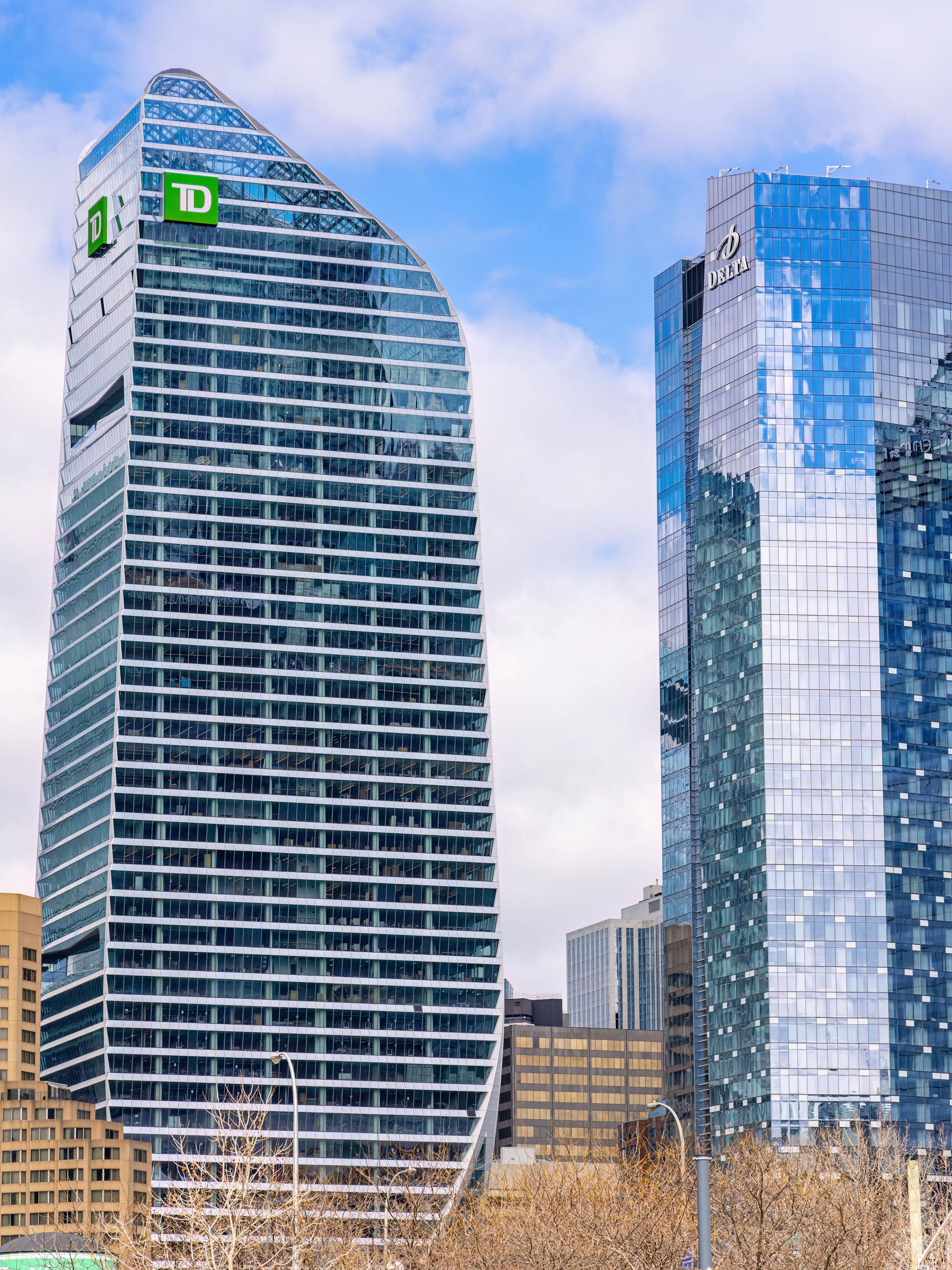 Garry Hoy stürzte aus dem 24. Stock des TD Bank Tower in Toronto (links).