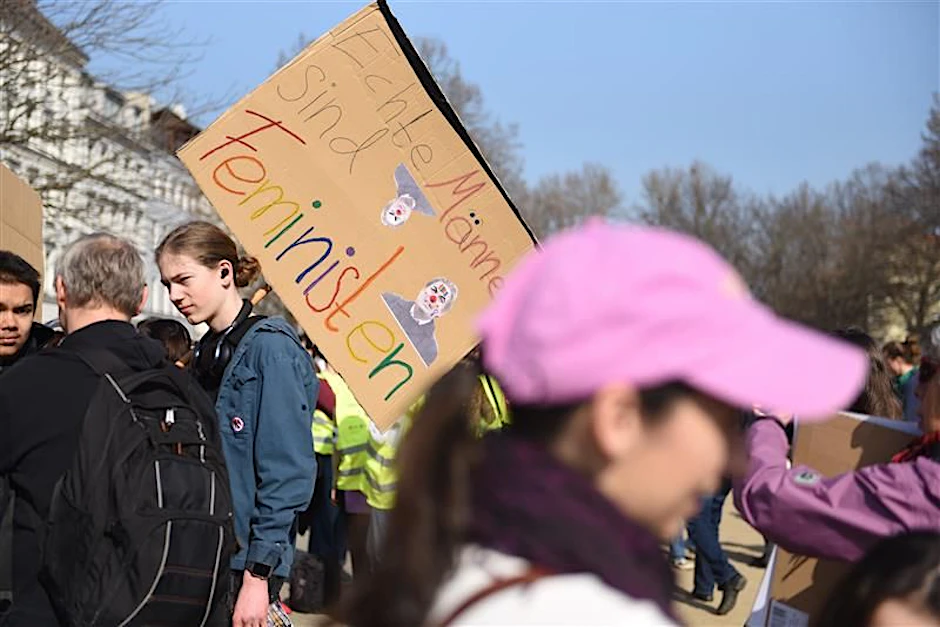 Eine Demo am Oranienplatz am Frauentag in Berlin. 