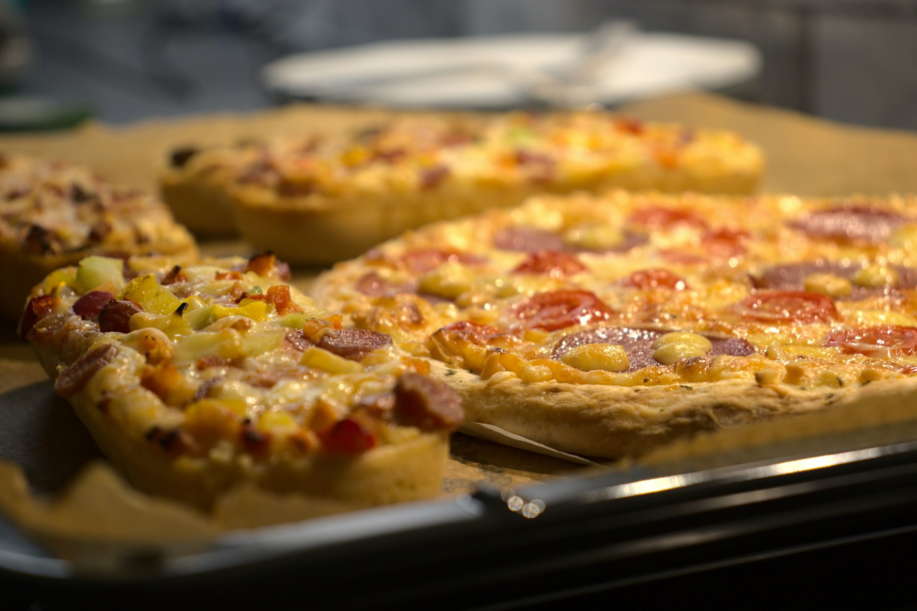 Pizza ist bei Familien mit Kindern eine beliebte Mahlzeit.