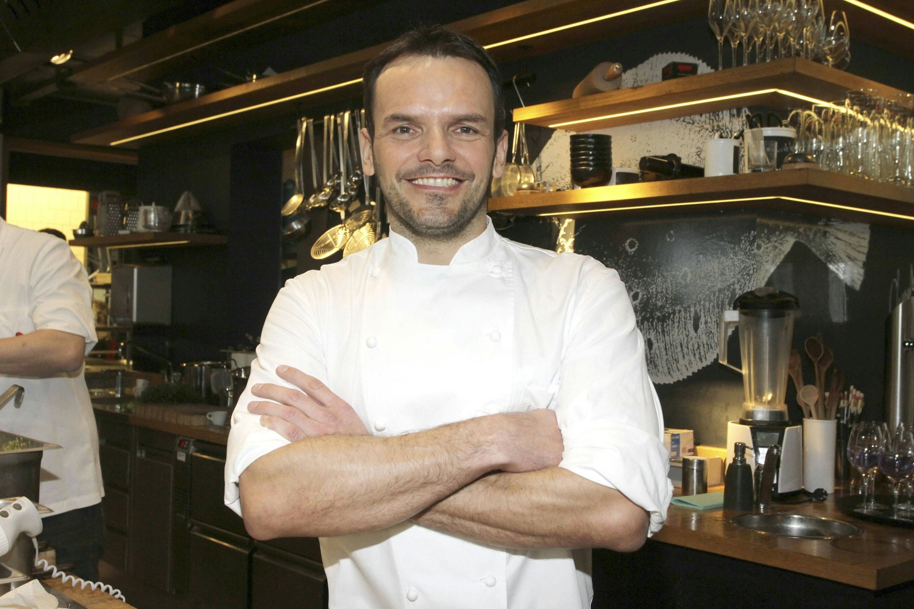 TV-Koch Steffen Henssler 2019 in einem seiner Restaurants.