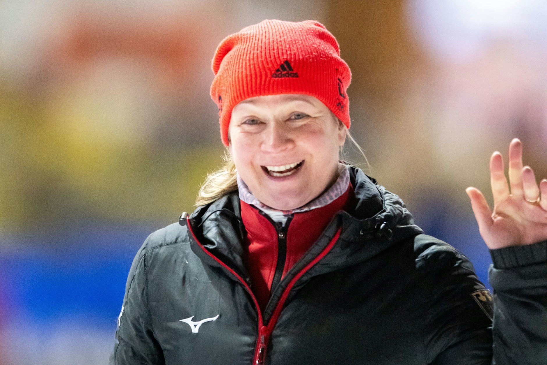 Claudia Pechstein strahlt. Nach ihrem Rücktritt vom aktiven Sport will die Kufen-Queen als Trainerin den Eisschnelllauf rocken.