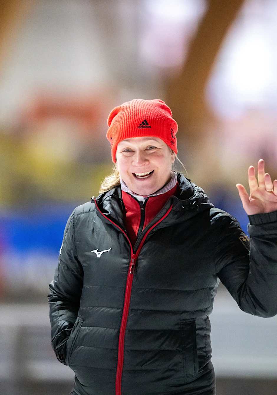 Claudia Pechstein strahlt. Nach ihrem Rücktritt vom aktiven Sport will die Kufen-Queen als Trainerin den Eisschnelllauf rocken.