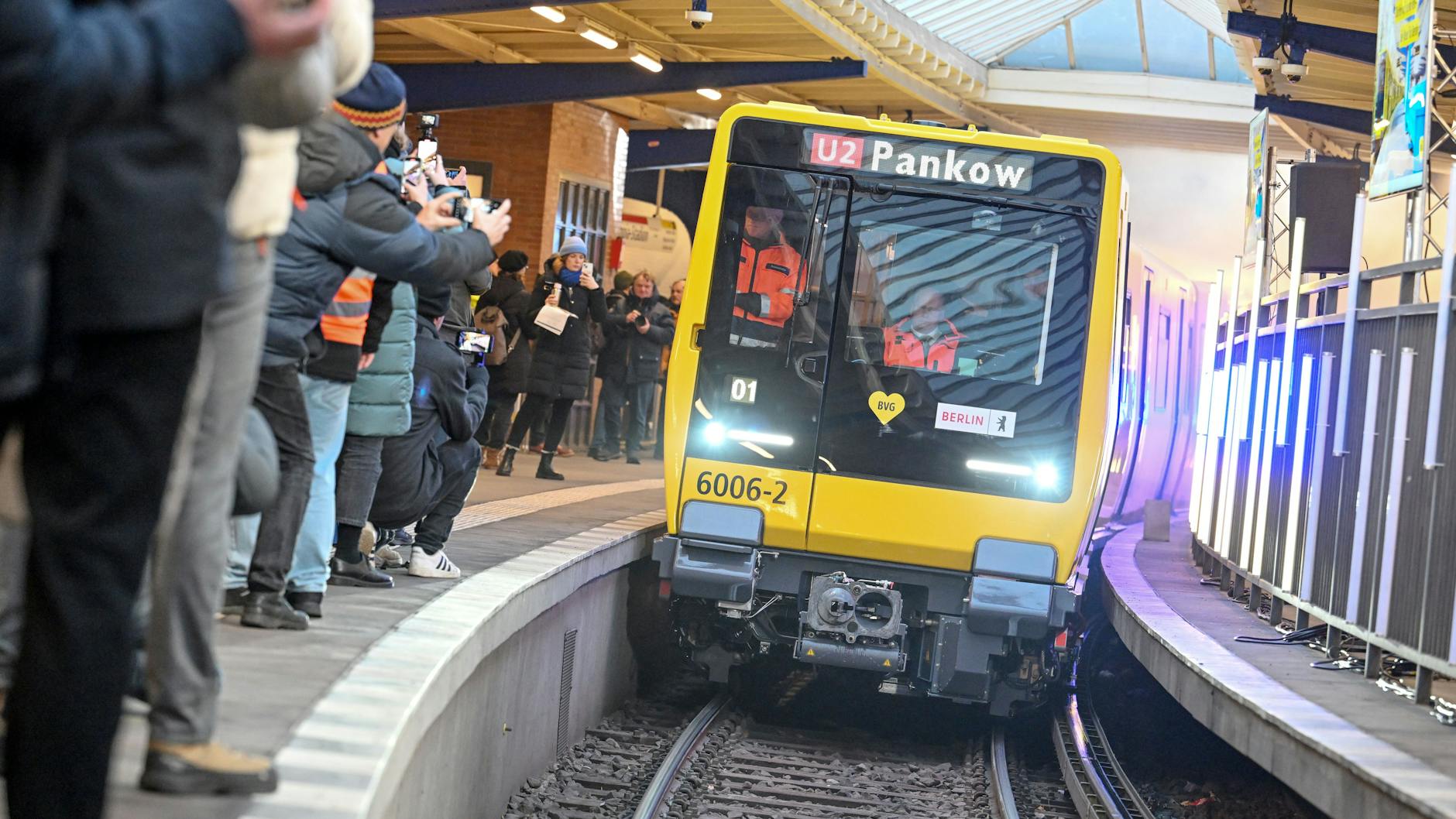 Vor einem Jahr wurde bereits einer der neuen U-Bahnzüge präsentiert. Jetzt sollen sie wirklich kommen.