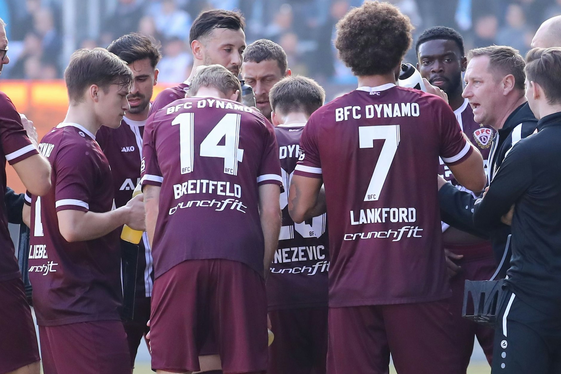 Trainer Dennis Kutrieb (r.) wird seinen Jungs vom BFC Dynamo wieder ins Gewissen reden. Ob's diesmal hilft?