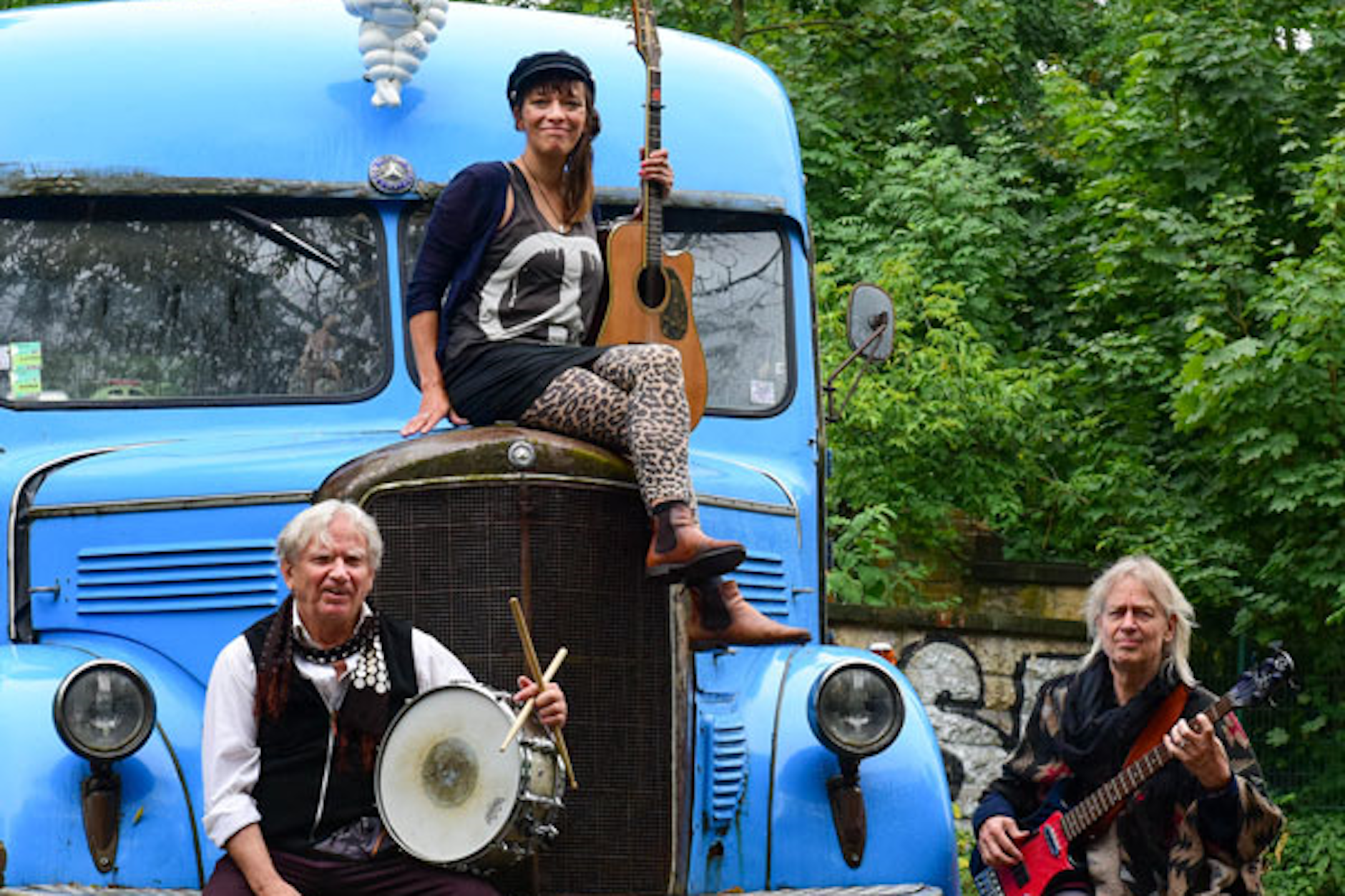 Die Berliner Rocklegende Ton Steine Scherben tritt mit Gründungsmitglied Kai Sichtermann, Drummer Funky K. Götzner und der Songwriterin Birte Volta im September in Marzahn auf.