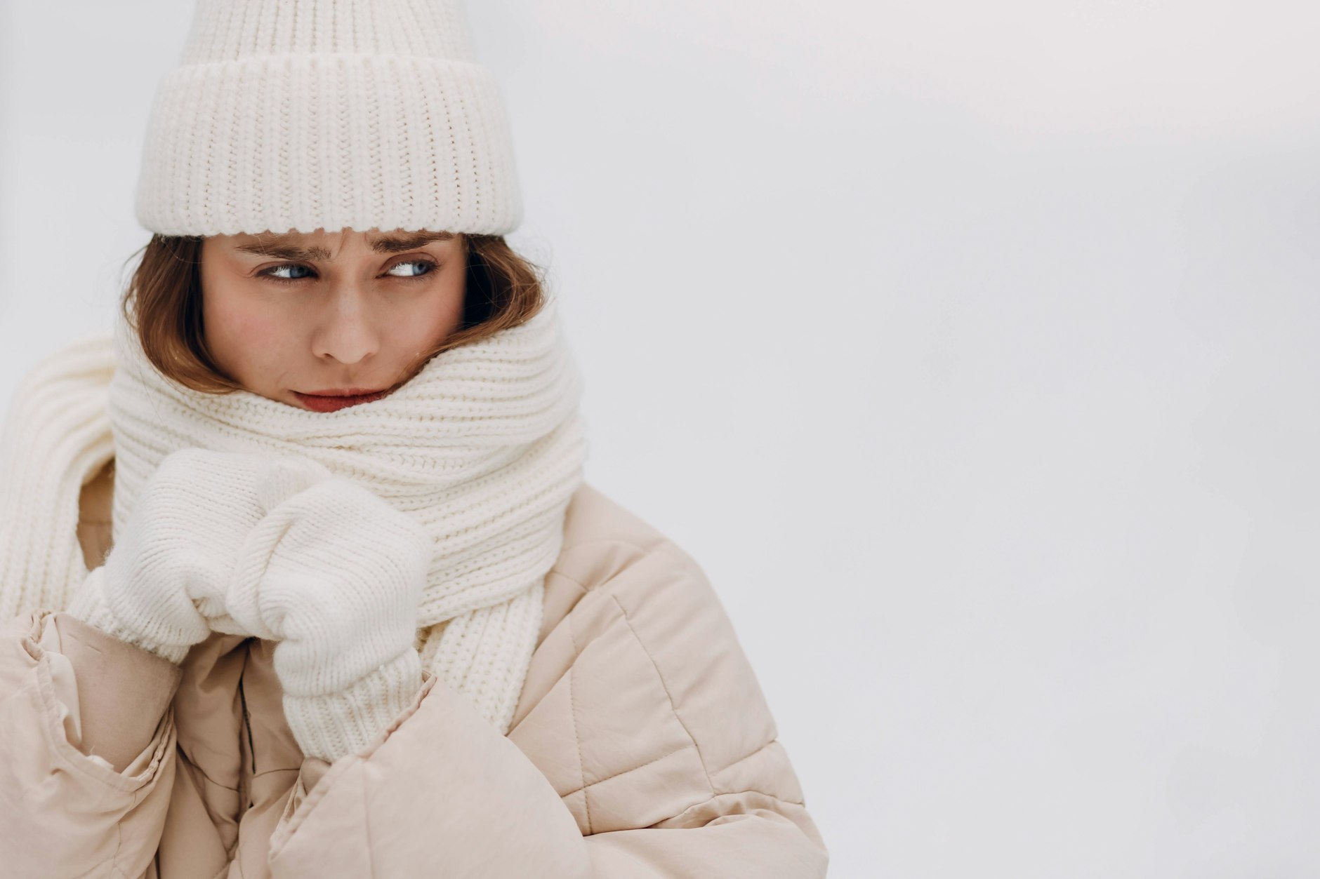 Die Wintersachen schon weggepackt? Sie könnten noch gebraucht werden: Im Norden lauert eisige Polarluft.