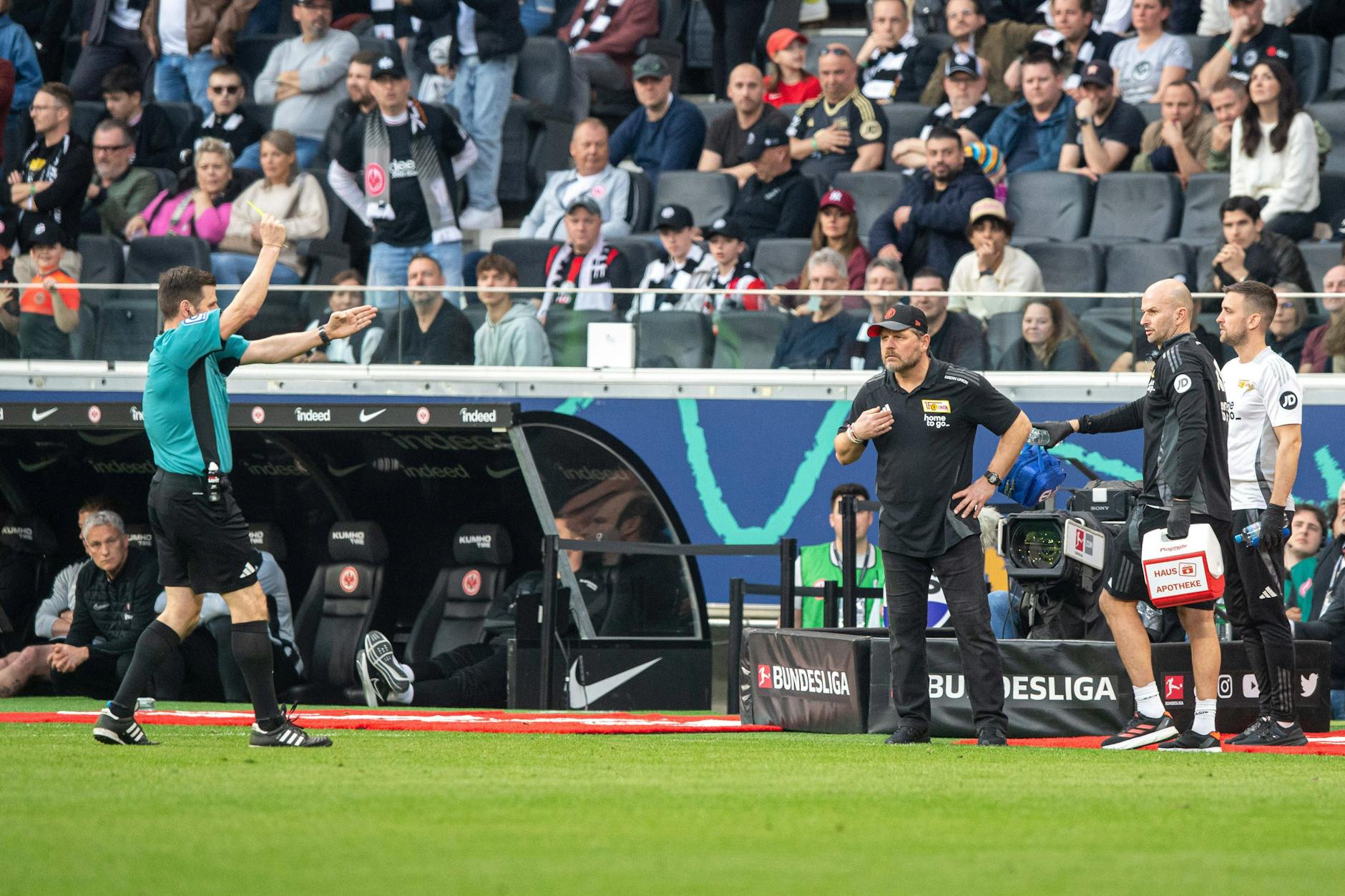 Steffen Baumgart (53) kassierte in Frankfurt seine vierte Gelbe Karte. Damit ist der Cheftrainer des 1. FC Union gegen den FC Bayern geperrt.