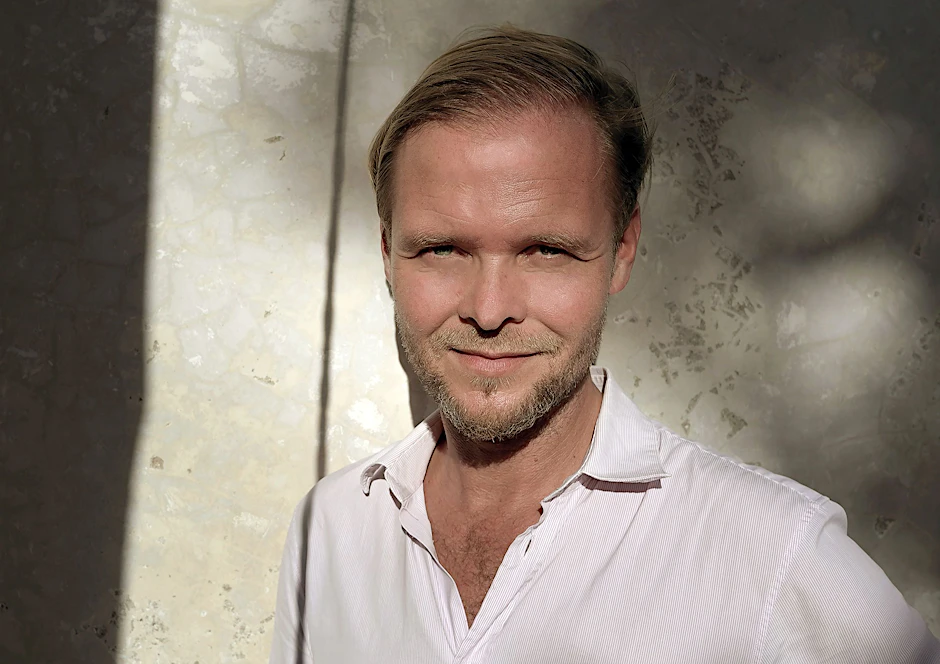 Christian Kracht, scheuer Buddhist und Marlboro-Gold-Raucher