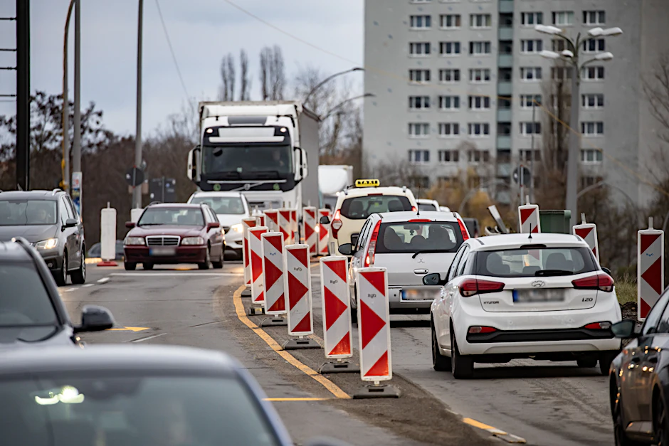 Die Landsberger Allee am Verkehrsnoten Marzahn wird in mehreren Nächten im März gesperrt.