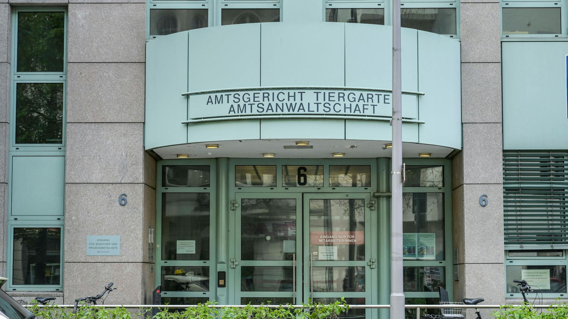 Der Eingang zum Verwaltungsgericht in Berlin