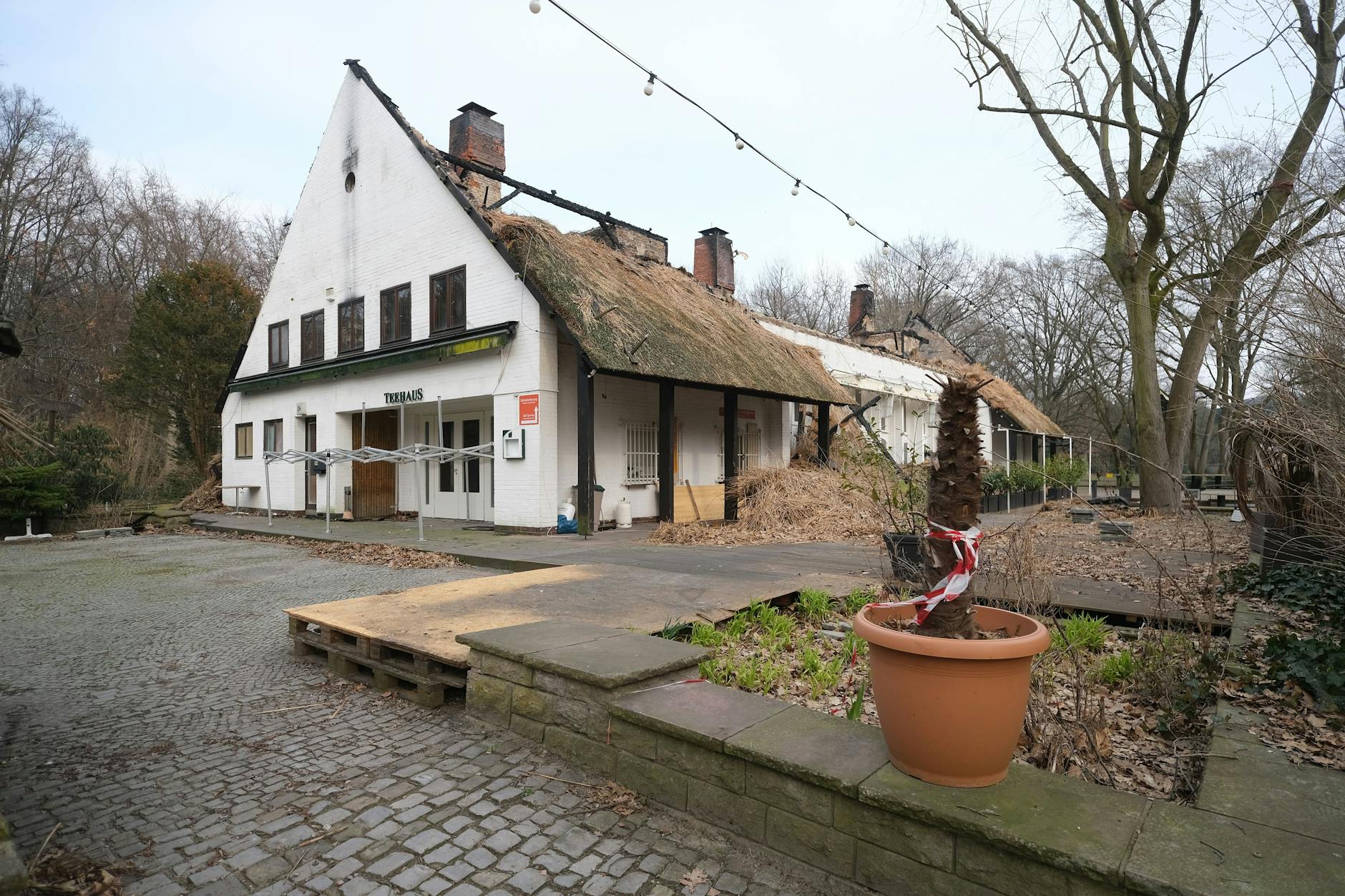 Das abgebrannte Teehaus im Englischen Garten.