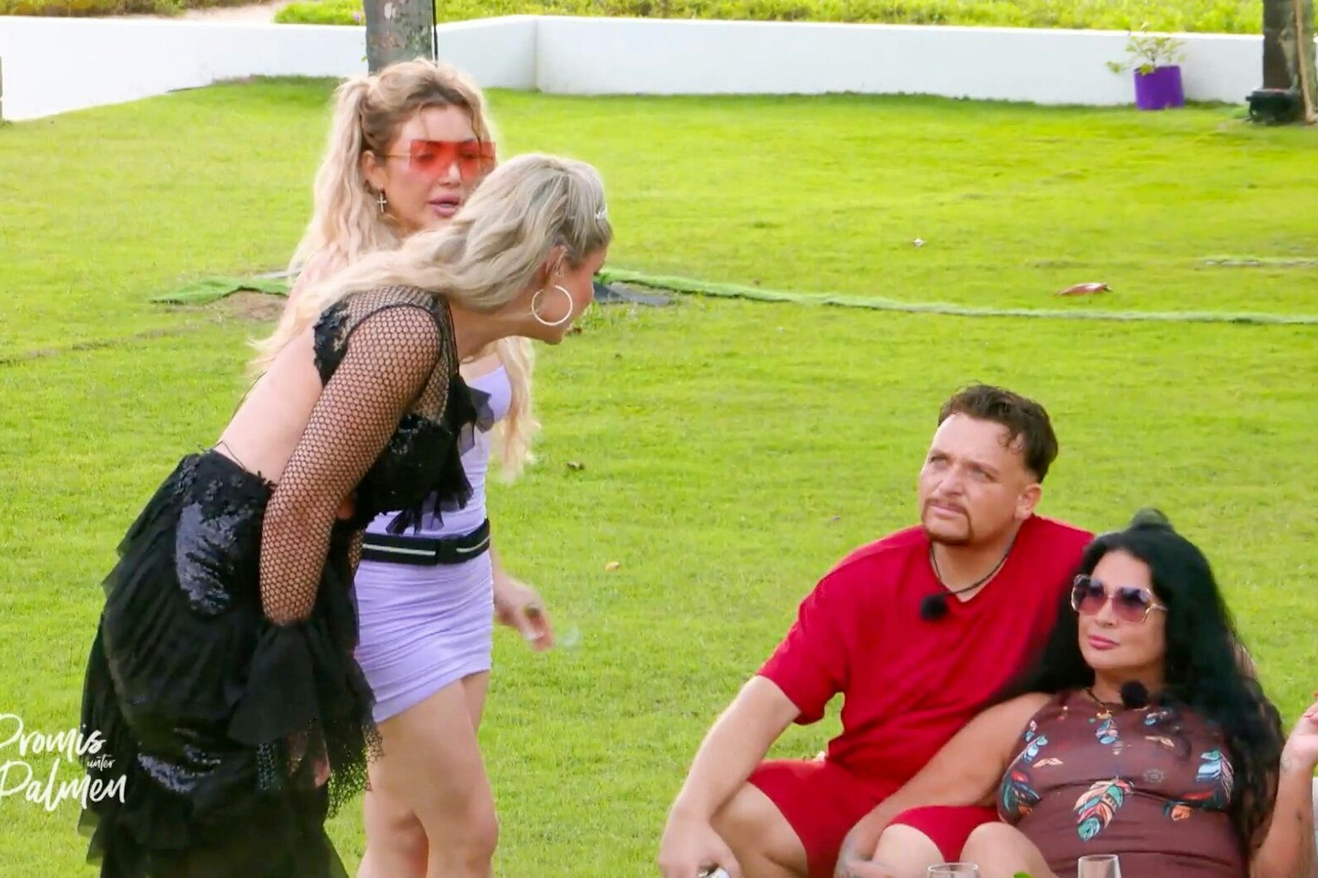 Iris Klein und Yvonne Woelke zoffen sich bei „Promis unter Palmen“.