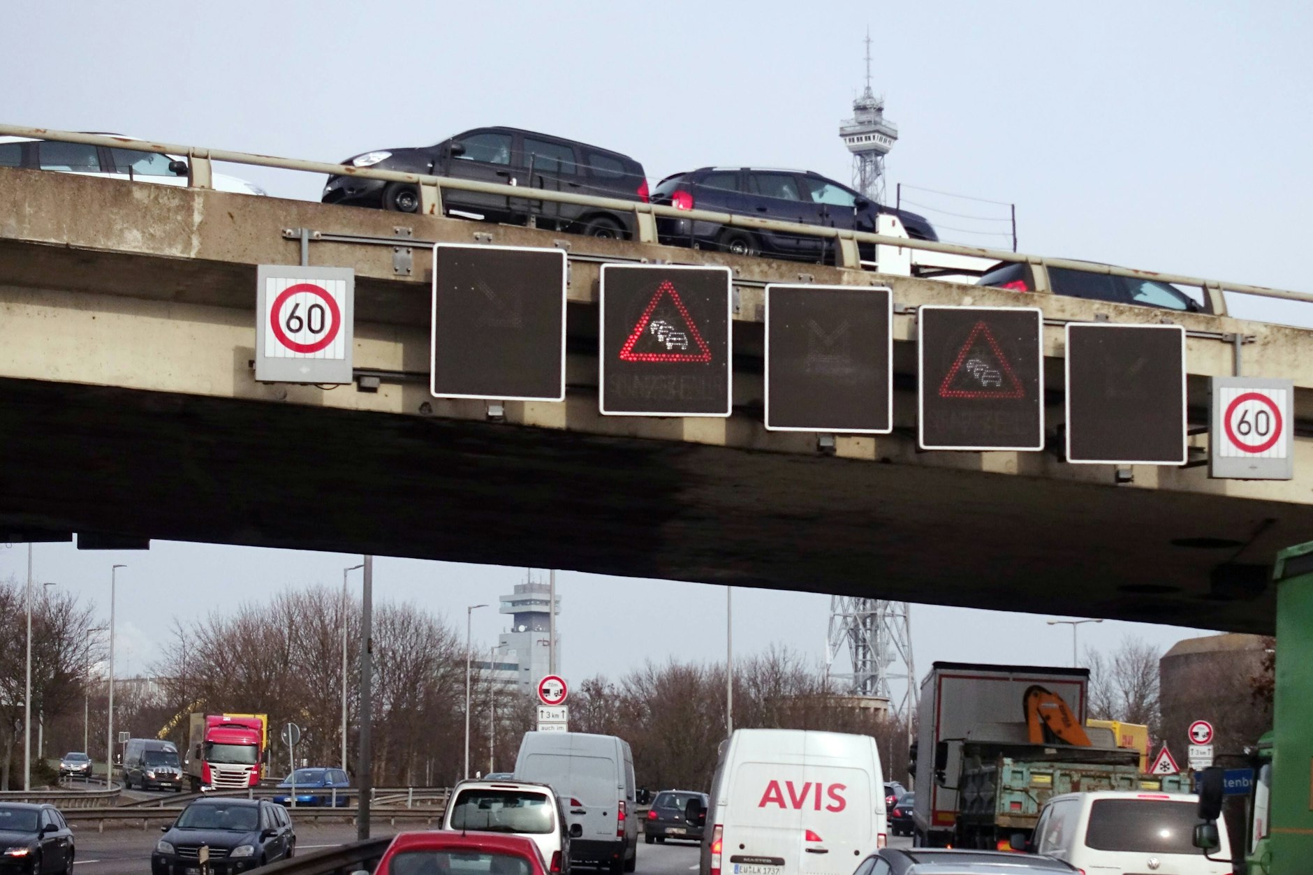 Stau auf der A100 am Dreieck Funkturm in Richtung Norden