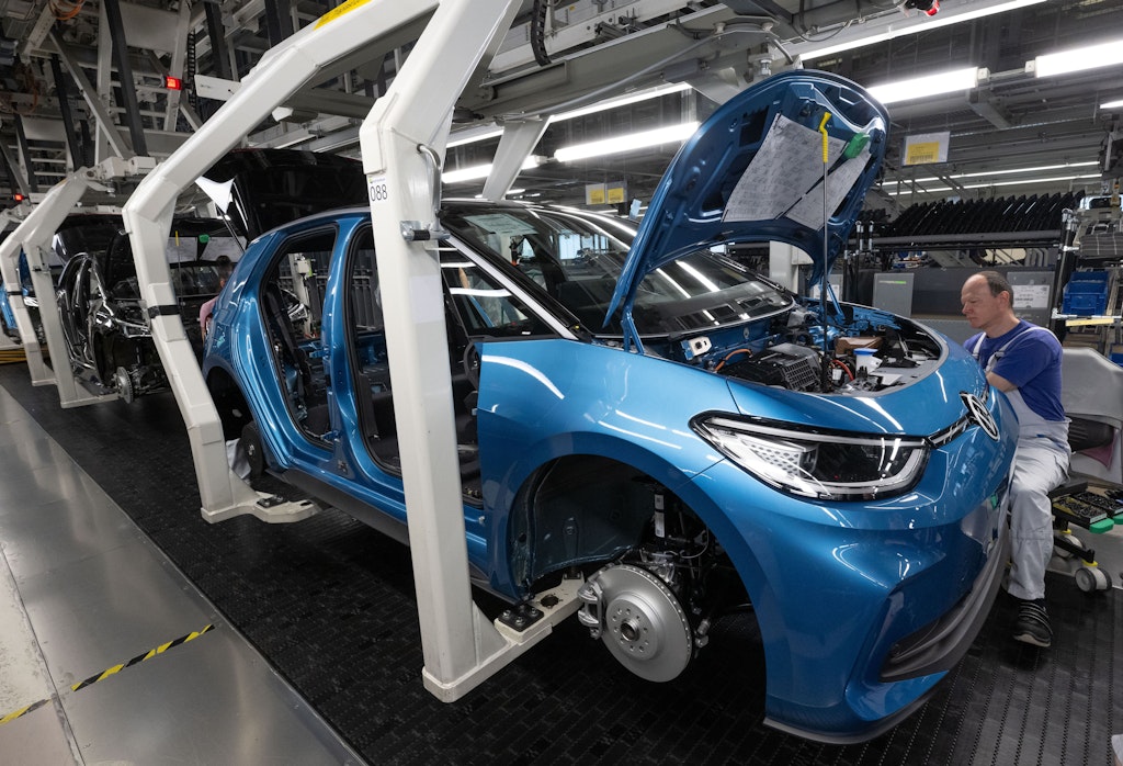 Electric cars three times as dirty as hybrid cars? Experts counter Toyota ...
