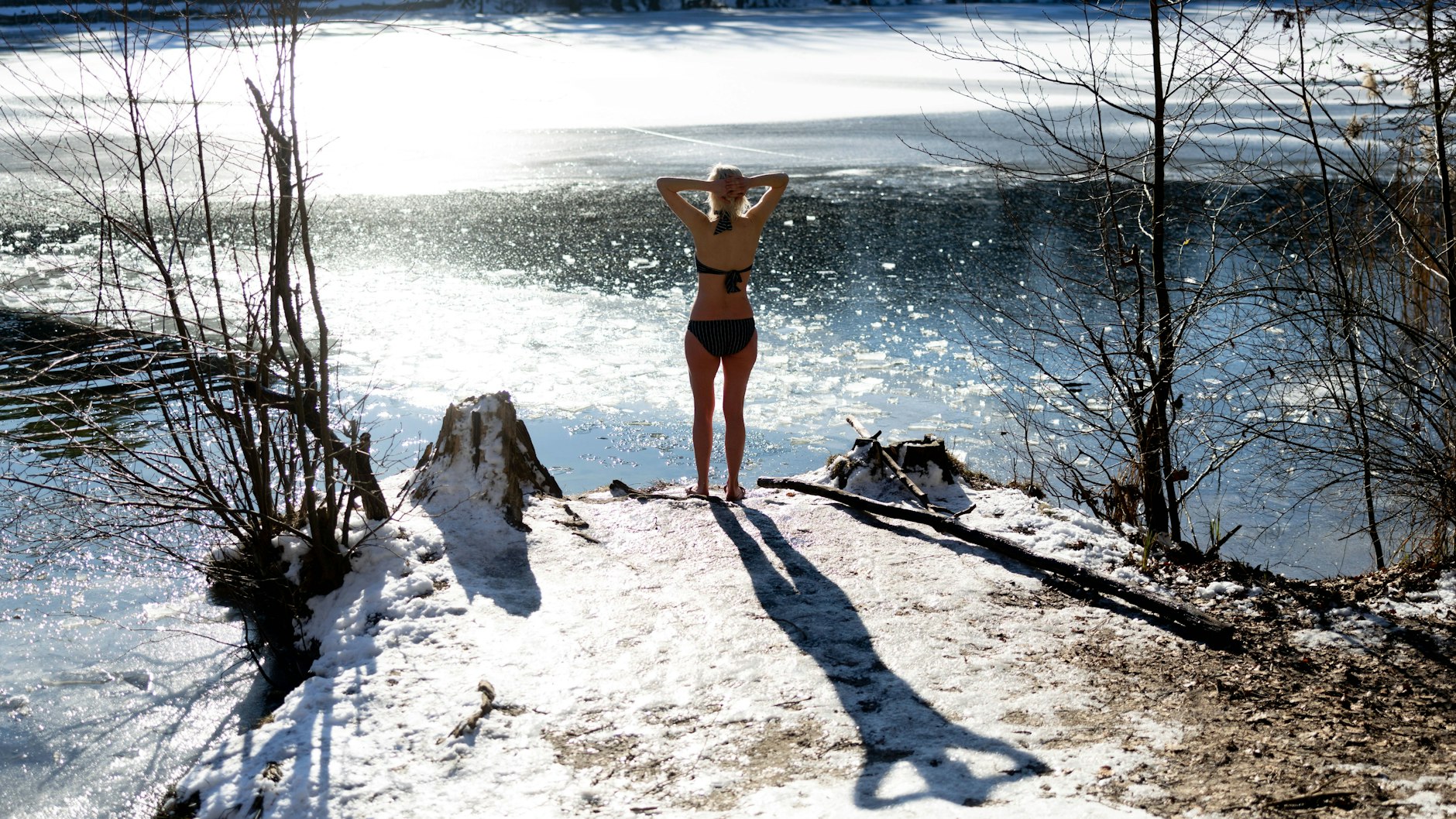 Es muss ja nicht gleich Eisbaden in der Krummen Lanke sein, auch Wechselduschen machen fit für den Frühling.