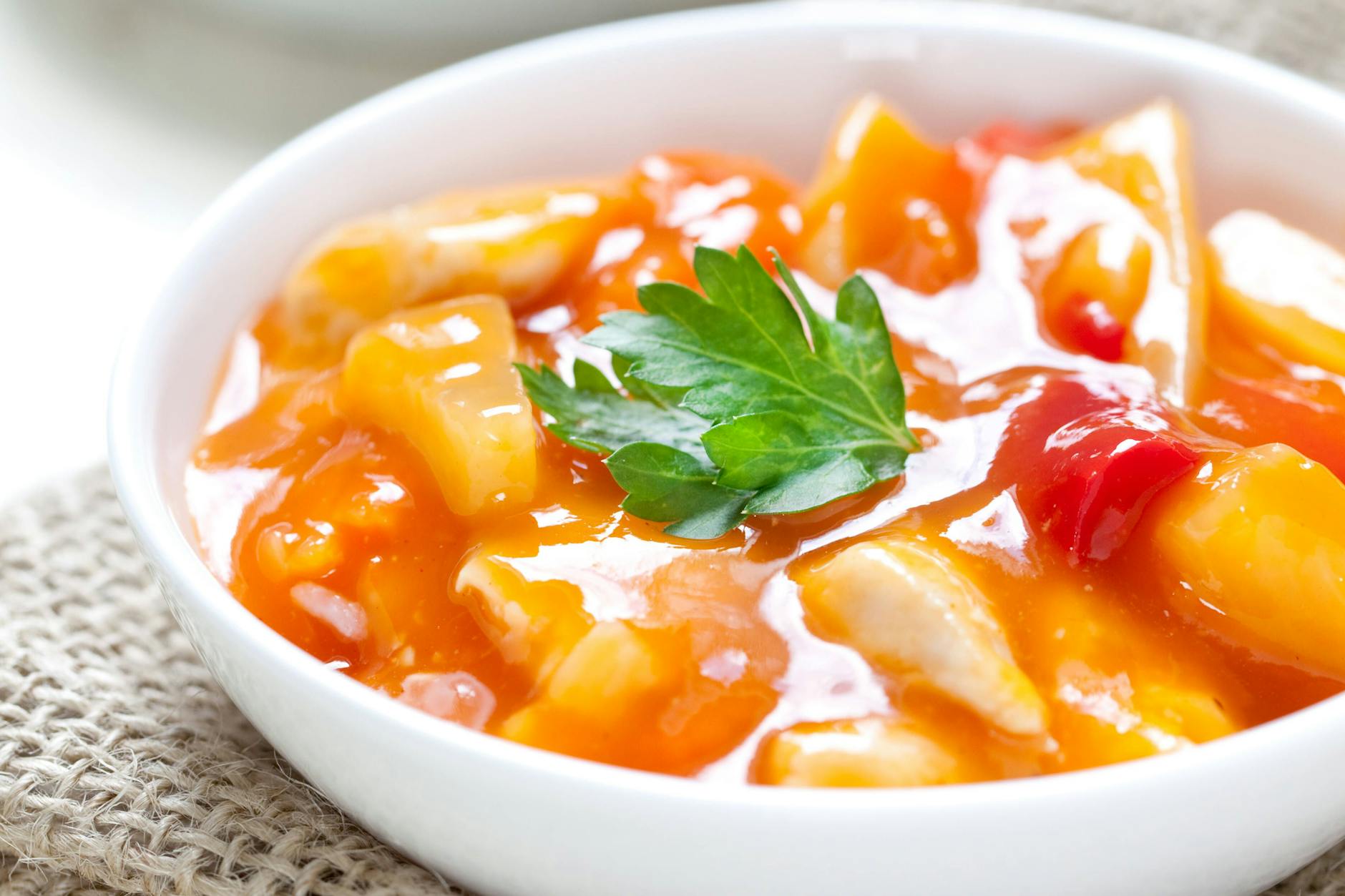 Für unser Rezept für Hähnchen süß-saue brauchen sie keine exotischen Zutaten.