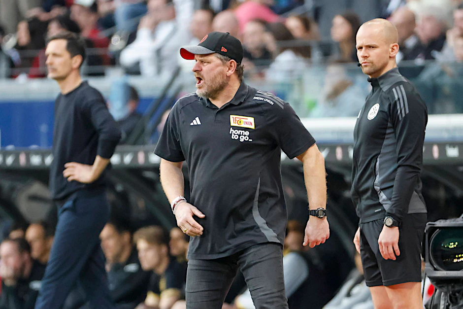 Steffen Baumgart darf am Wochenende im Spiel des 1. FC Union Berlin gegen den FC Bayern nicht an der Seitenlinie stehen.