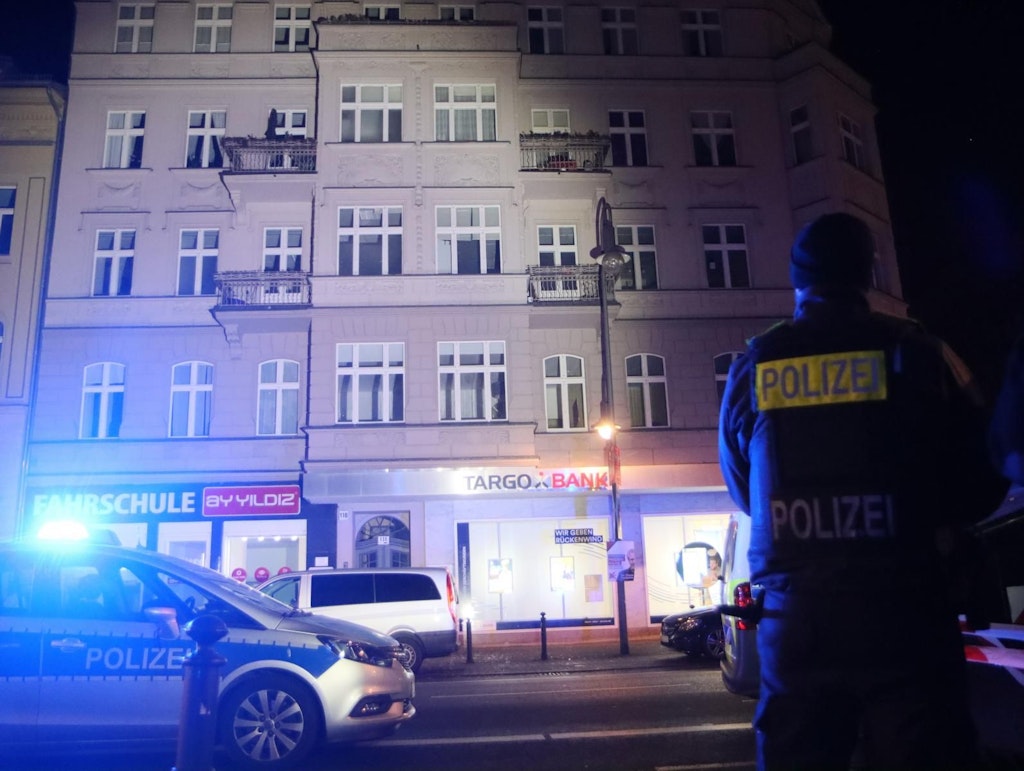Kugelbomben-Anschlag auf Neuköllner Geschäft verübt: Mann verhaftet