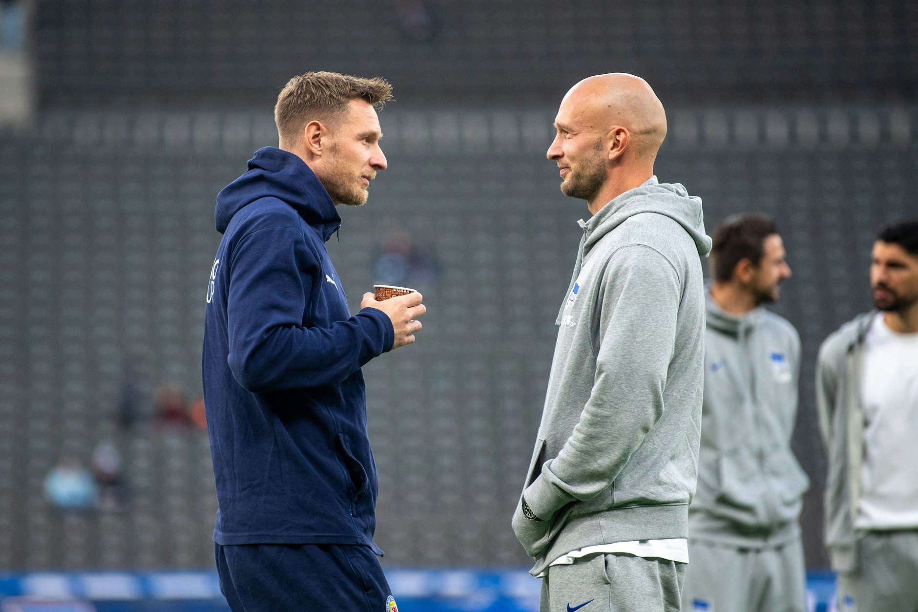 Schau mir in die Augen, Kumpel! Braunschweigs Sebastian Polter und Hertha-Kapitän Toni Leistner sind seit ihrer Zeit beim 1. FC Union ziemlich beste Freunde.