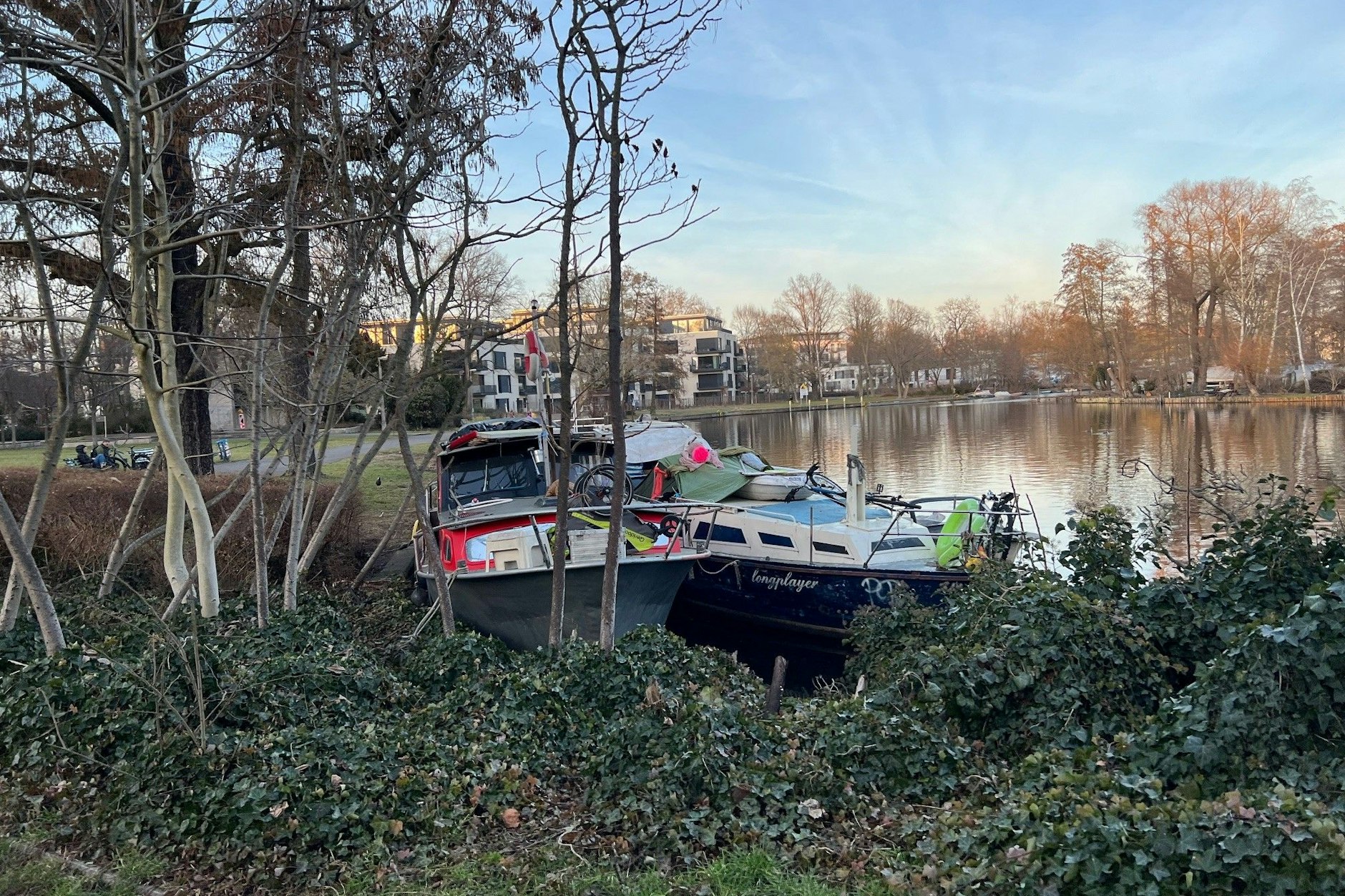Das ehemalige Mecki-Dorf in Köpenick verwahrlost immer mehr. Die Boote sind vielen Anwohnern ein Dorn im Auge.