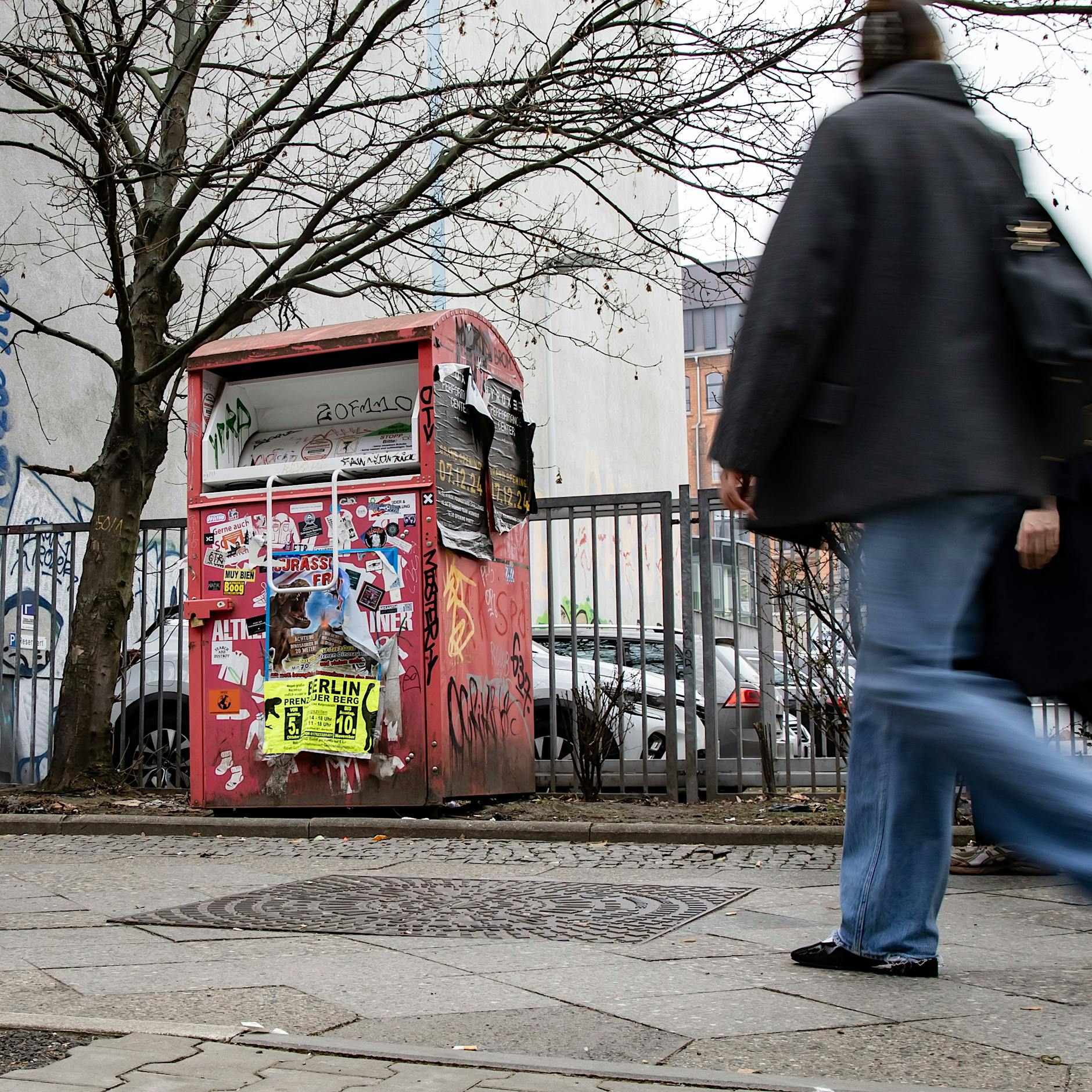 „Wir sammeln nicht den Schrott der Stadt“: Sind Berliner zu blöd für Altkleidercontainer?