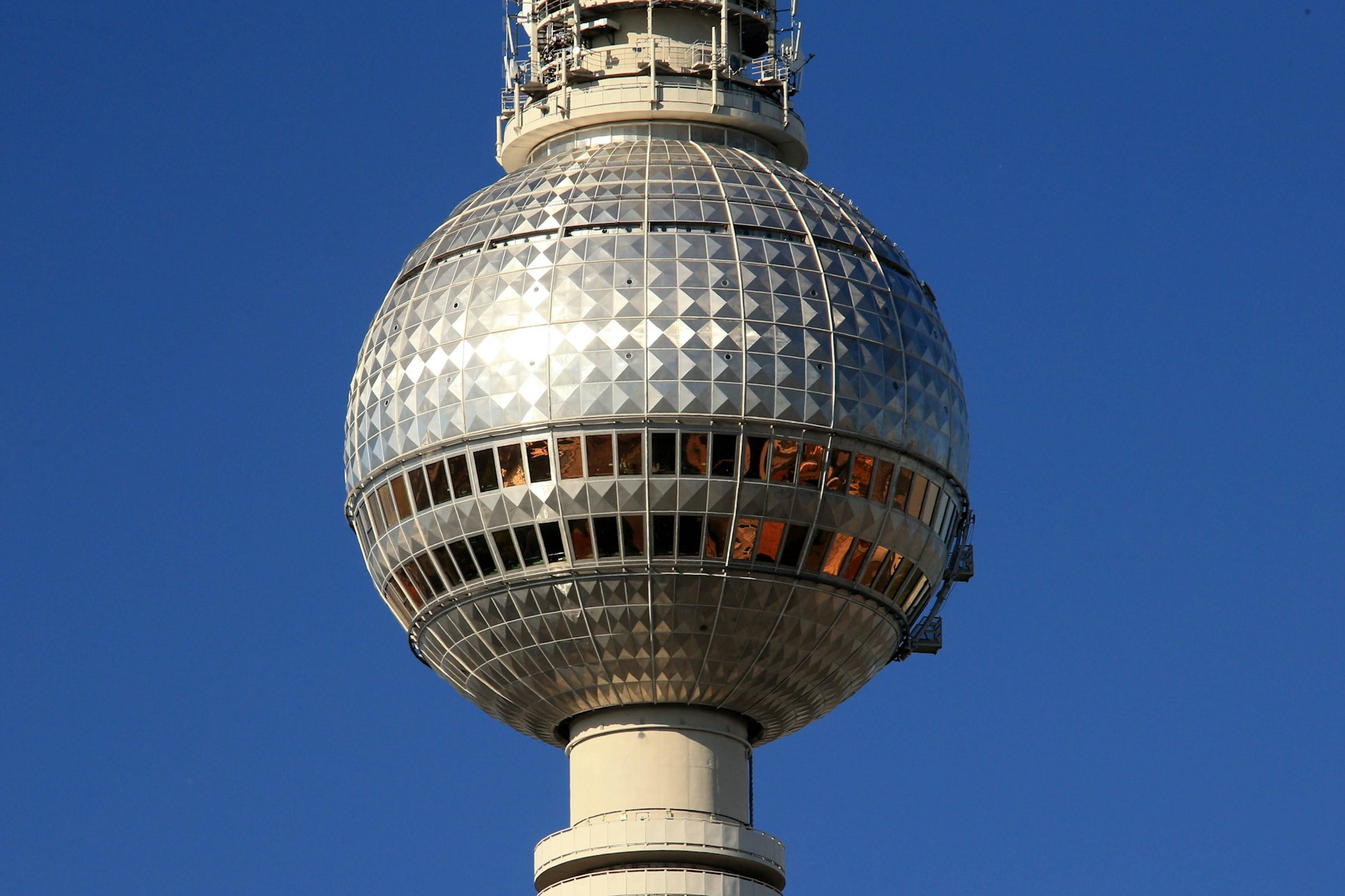 Hier wird gearbeitet, während des laufenden Betriebs: Im Berliner Fernsehturm wird das Restaurant umgebaut.
