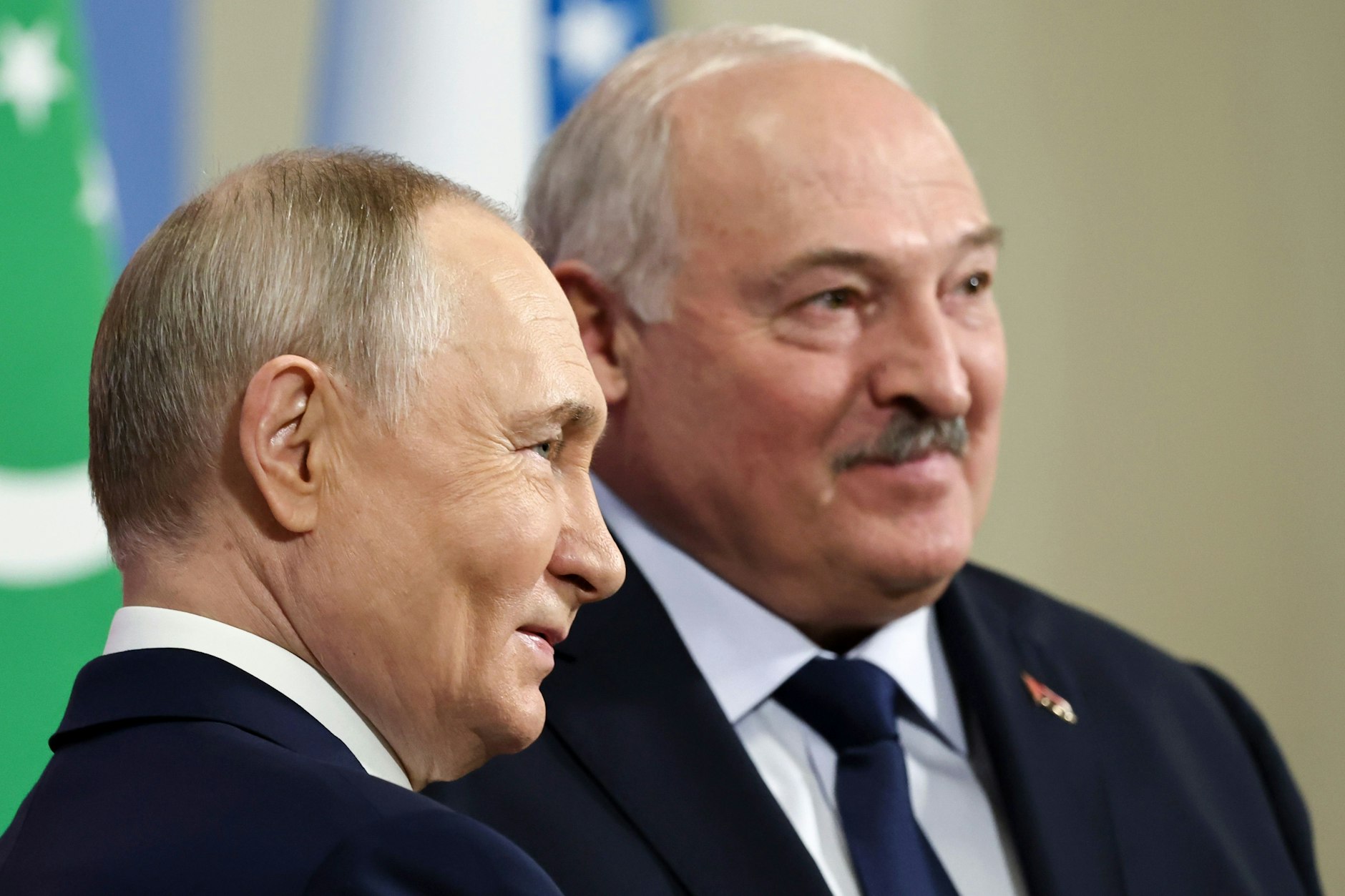 Der russische Präsident Wladimir Putin (l.) und der Präsident von Belarus, Alexander Lukaschenko