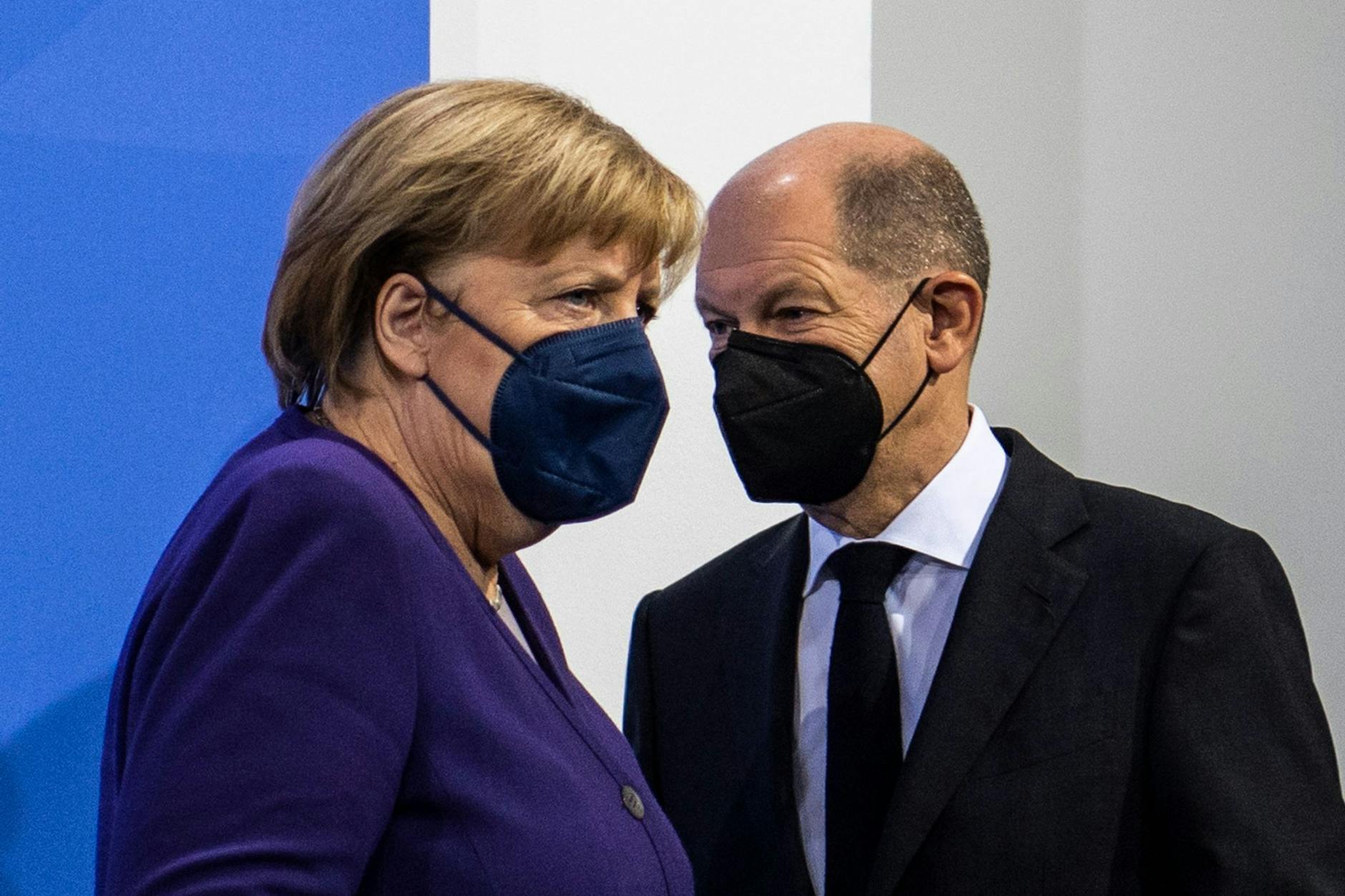Angela Merkel und Olaf Scholz im Jahr 2021