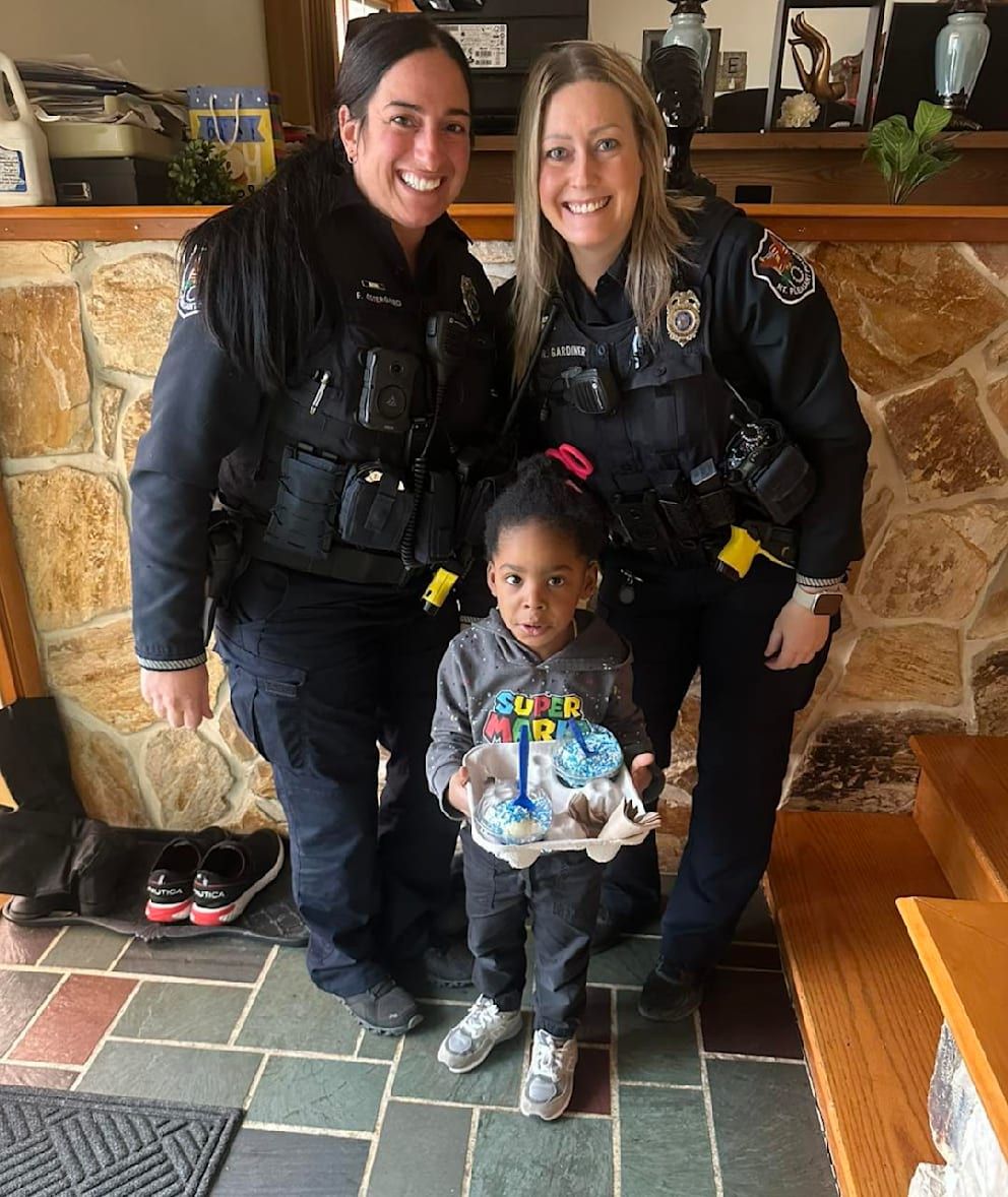 Image - „Ich will, dass sie ins Gefängnis kommt“: 4-Jähriger ruft Polizei, weil Mama sein Eis isst