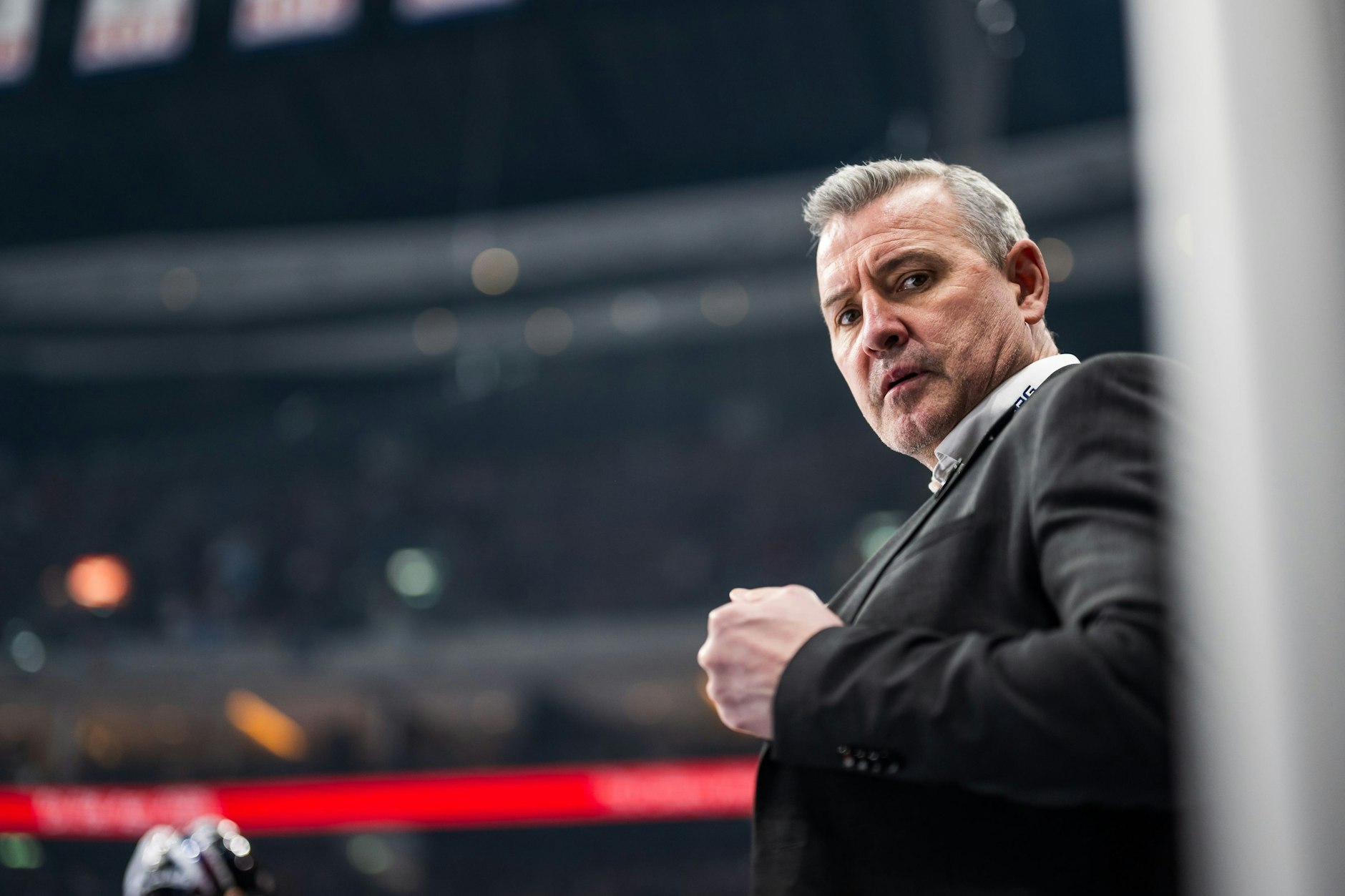 Eisbären-Trainer Serge Aubin geht mit so manchem Plan in die Play-offs.