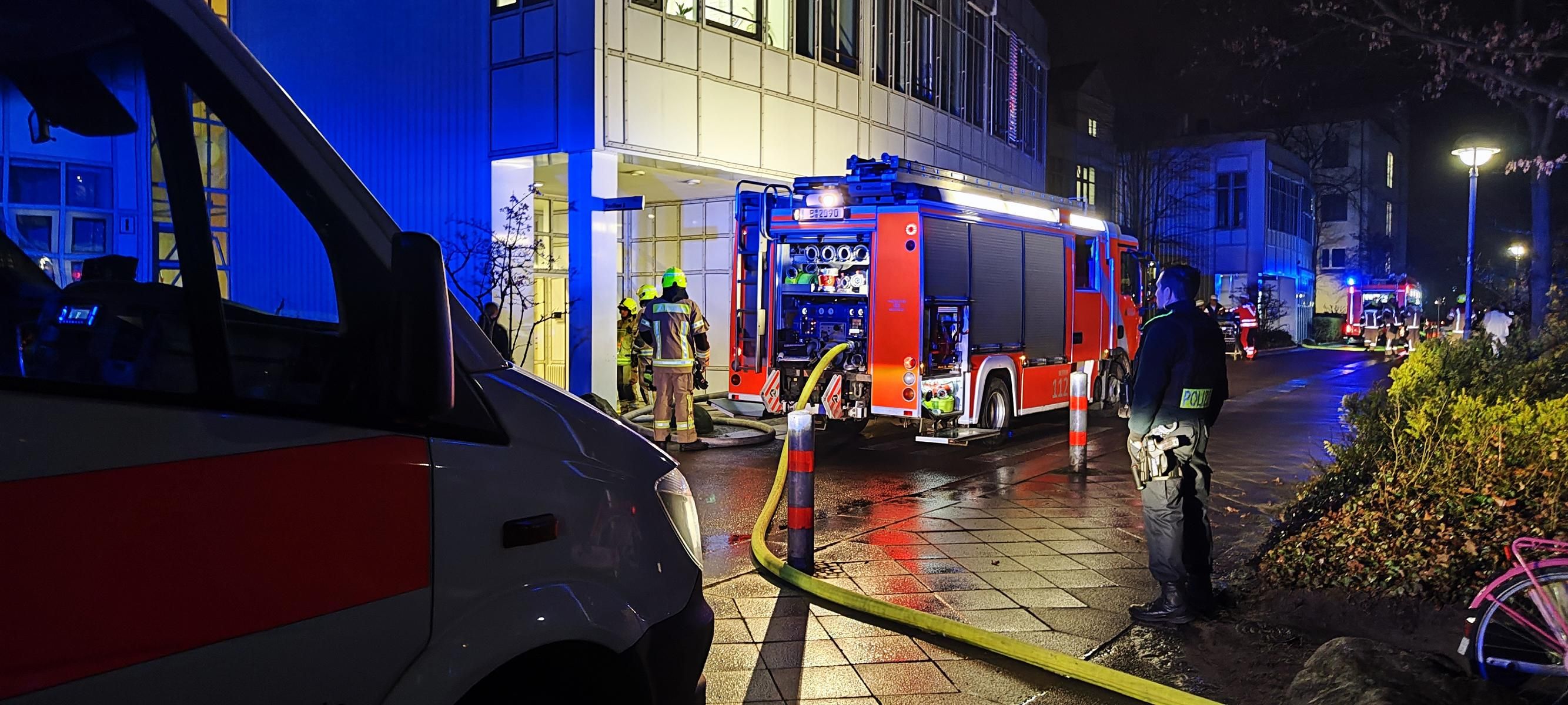 Brand im Vivantes-Krankenhaus Neukölln: 24 Patienten gerettet!