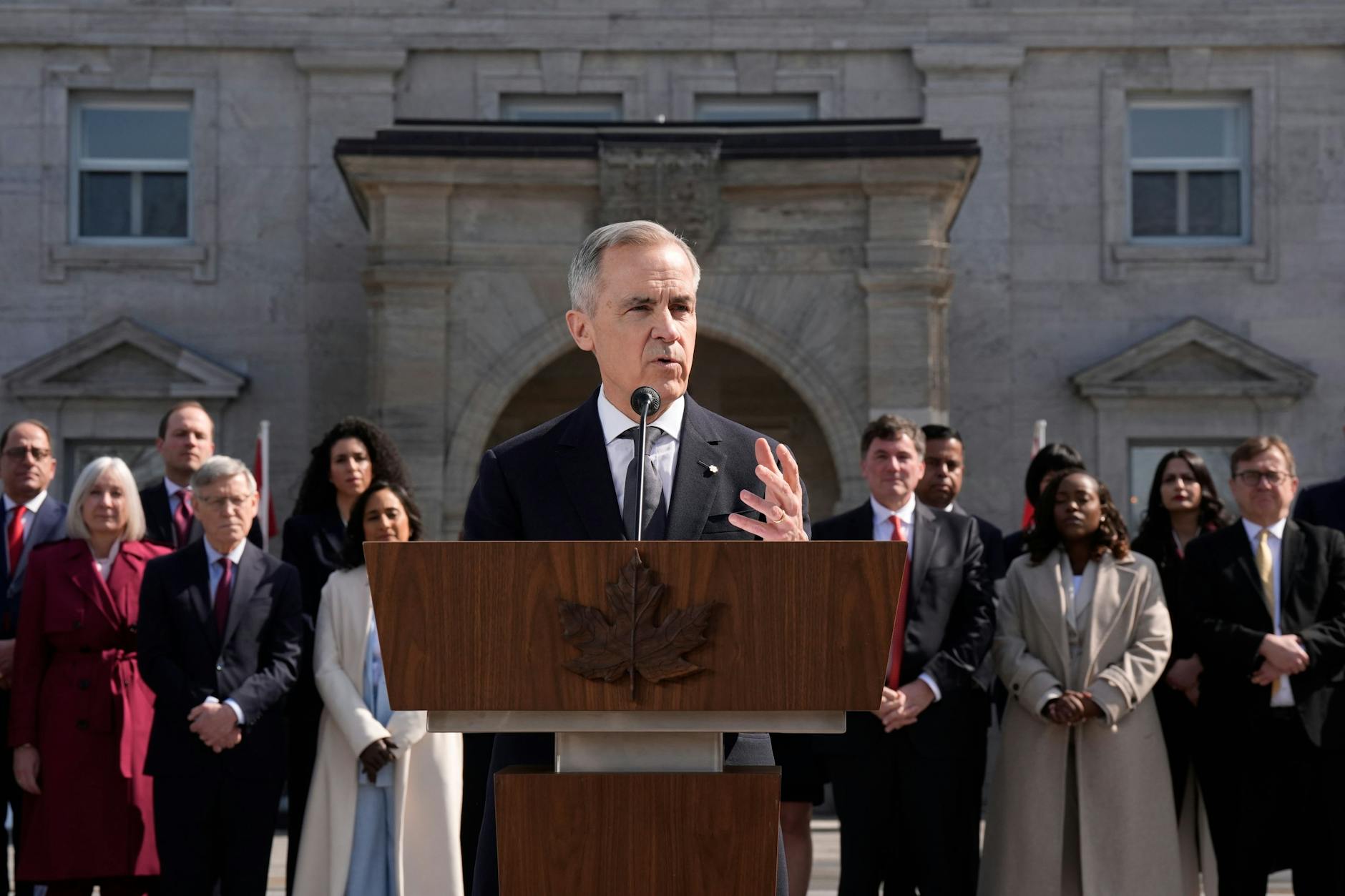 Kanadas neuer Premierminister Mark Carney hält am Freitag nach der Vereidigungszeremonie in der Rideau Hall in Ottawa eine Pressekonferenz ab.