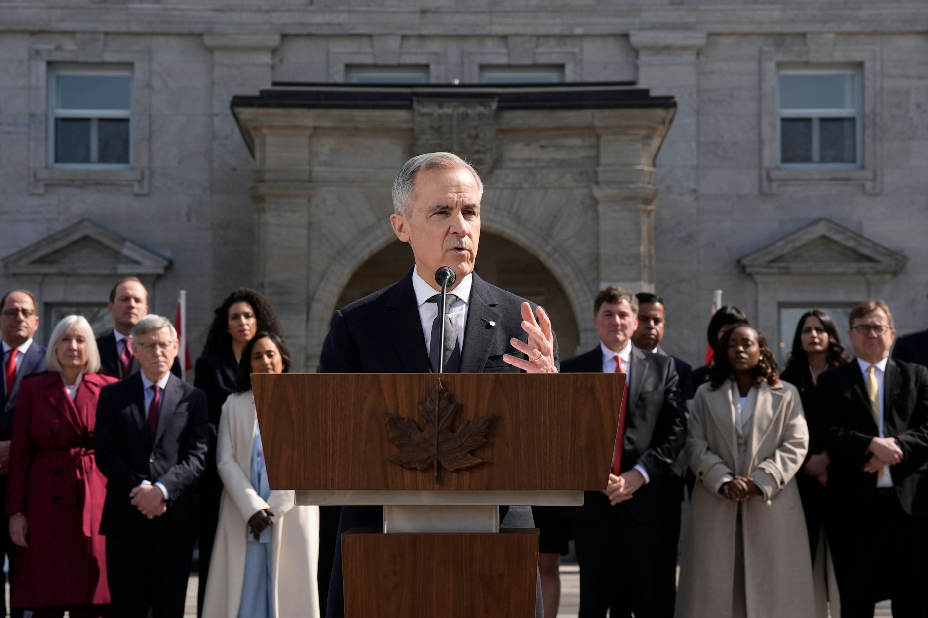 Kanadas neuer Premierminister Mark Carney hält am Freitag nach der Vereidigungszeremonie in der Rideau Hall in Ottawa eine Pressekonferenz ab.