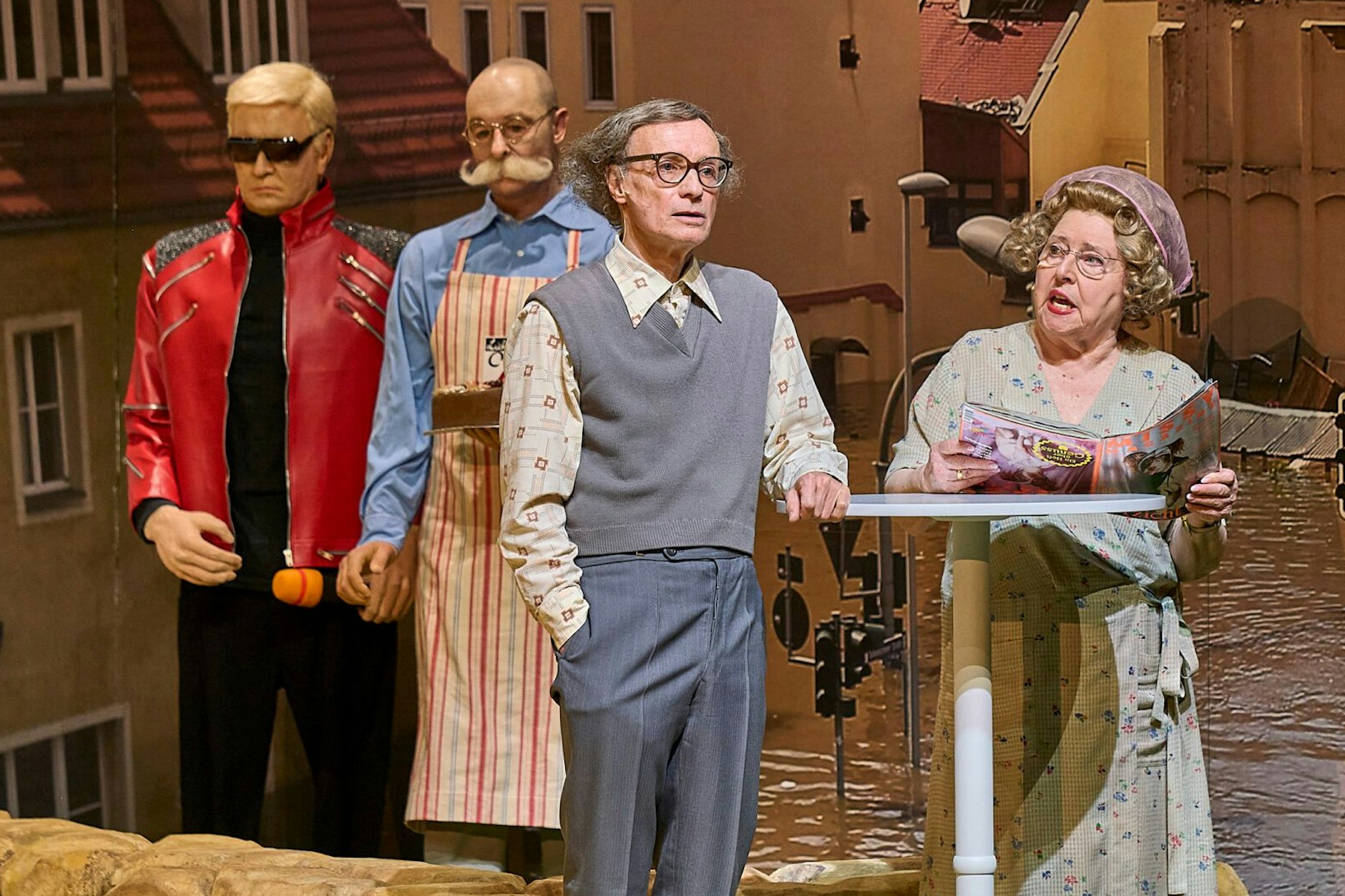 „Wachs oder Wirklichkeit“ von Christoph Marthaler: Hier sehen sind Jürg Kienberger und Hildegard Alex.